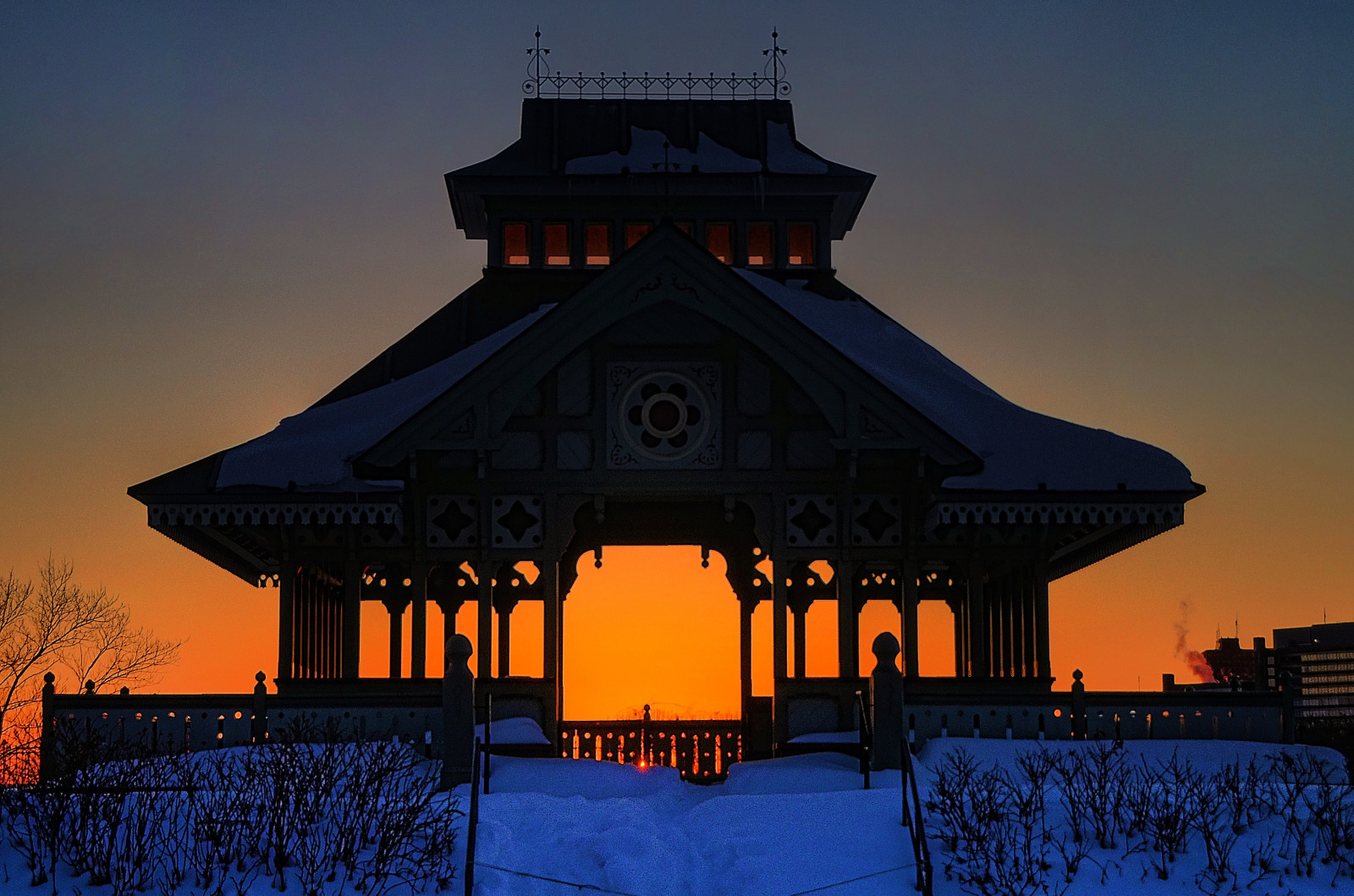 tramonto, città, notte, architettura, collina, costruzione, cielo, la neve, inverno, casa, Alba, ghiaccio, freddo, sera, mattina, arancia, Canada, estate, canadese, le scale, crepuscolo, Quebec, Ontario, struttura, Ottawa, gazebo, albero, alba, illuminazione, di legno, parlamento, tetto, punto di riferimento, facciata, beyondhue, attrazione turistica, sito storico, Gatineau, cabana