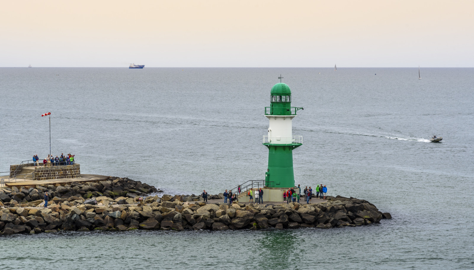 moře, voda, pobřeží, nebe, pláž, věž, pobřeží, maják, horizont, Maják, Lightroom, oceán, vlna, Rostock, kanál, Ostsee, wasser, Leuchtturm, nikond750, Baltské moře, tělo z vody, vlnolam, dietmarschwanitz, mys, nikonafsnikkor24120mmf40ged, Warnemunde, coastal and oceanic landforms