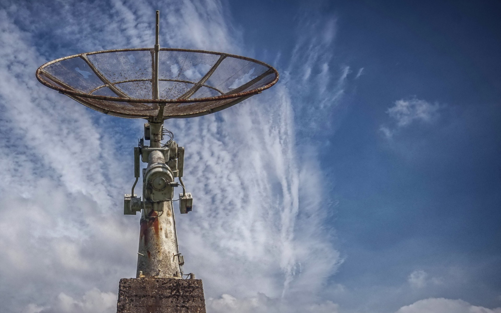 krajina, pouliční osvětlení, Příroda, opuštěný, nebe, mraky, modrý, věž, rez, kov, socha, technika, šrouby, anténa, družice, památník, mrak, osvětlení, mezník, Atmosféra Země, svítidlo