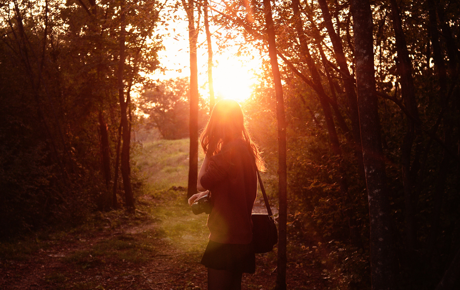 ona, život, stromy, dívky, světlo, západ slunce, portrét, lidé, slunce, slunečnímu záření, hora, hory, milovat, dívka, Sluneční svit, les, montagne, vinobraní, krajina, světla, svoboda, živobytí, Reflex, úžasný, Nikon, přítelkyně, žít, 28mm, Volný, uvolnit, dobrodružství, indie, osamělý, Žij rychle, bosco, Liberta, Vintagephotos, život, nikond3200, nesmírnost, indiekid, do divočiny, Indiekids, nikonitaly, theimmensity