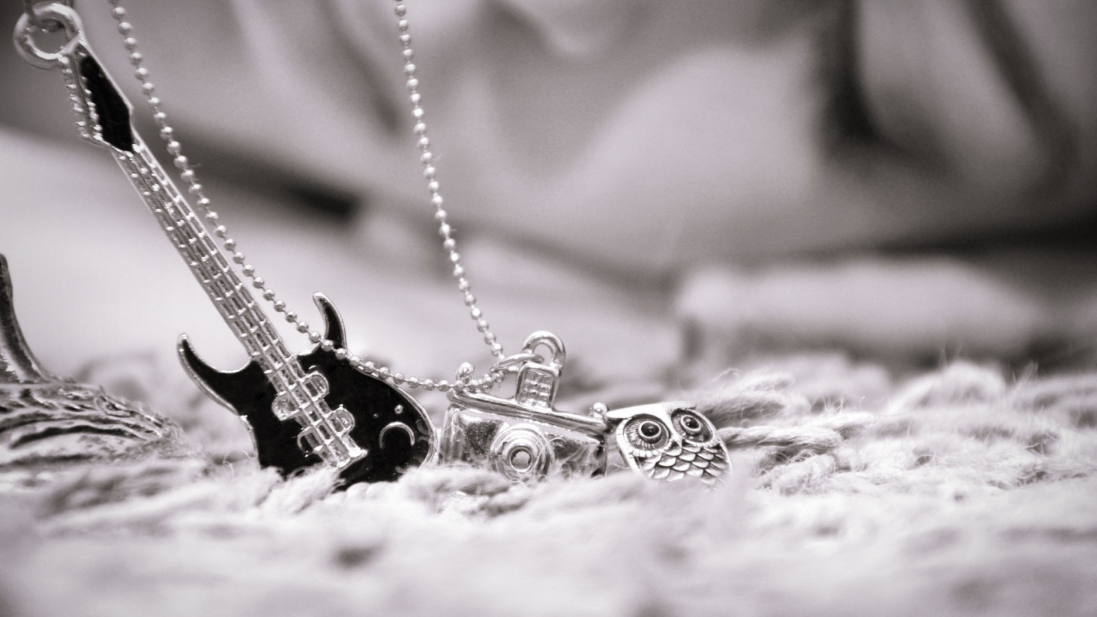 hvid, sort, monokrom, fotografering, halskæde, sølv, hånd, smykker, sort og hvid, monokrom fotografering, mode tilbehør, organ, tæt på, makrofotografering