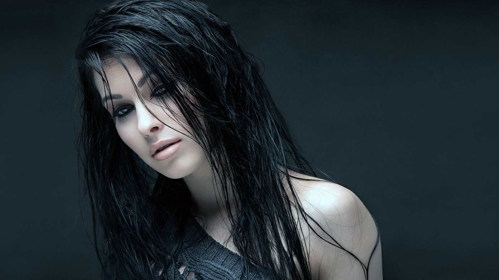 tvář, Černá, ženy, černobílý, model, portrét, jednoduché pozadí, dlouhé vlasy, fotografování, černé vlasy, móda, vlasy, hlava, Natalie sch nberger, dívka, krása, oko, žena, dáma, tma, smysl, účes, Černý a bílý, monochromatické fotografování, portrétní fotografie, focení, hnědé vlasy, umění model, zblízka