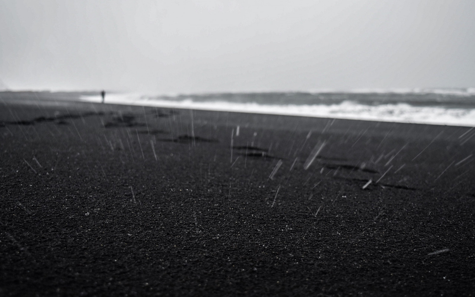 luz de sol, paisaje, blanco, negro, monocromo, mar, agua, apuntalar, arena, reflexión, lluvia, fotografía, playa, Mañana, costa, viento, horizonte, nube, clima, Oceano, ola, forma, línea, Fenómeno atmosférico, Atmósfera de tierra, en blanco y negro, Fotografía monocroma