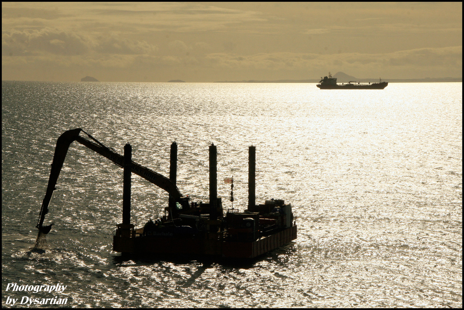 krajina, loď, moře, žralok, voda, pobřeží, písek, nebe, silueta, mraky, pláž, Skotsko, uklidnit, vlny, pobřeží, vlajka, horizont, prozkoumat, 1001nights, dinosaurus, pikola, Černý a bílý, bárka, bagr, Dysart, Kirkcaldy, dysartian, bassrock, Photographybydysartian, Berwicklaw, Prehistorickýmonster, Barhale, Craigleithisland, Partsilhouette, Civilní práce, stock photography