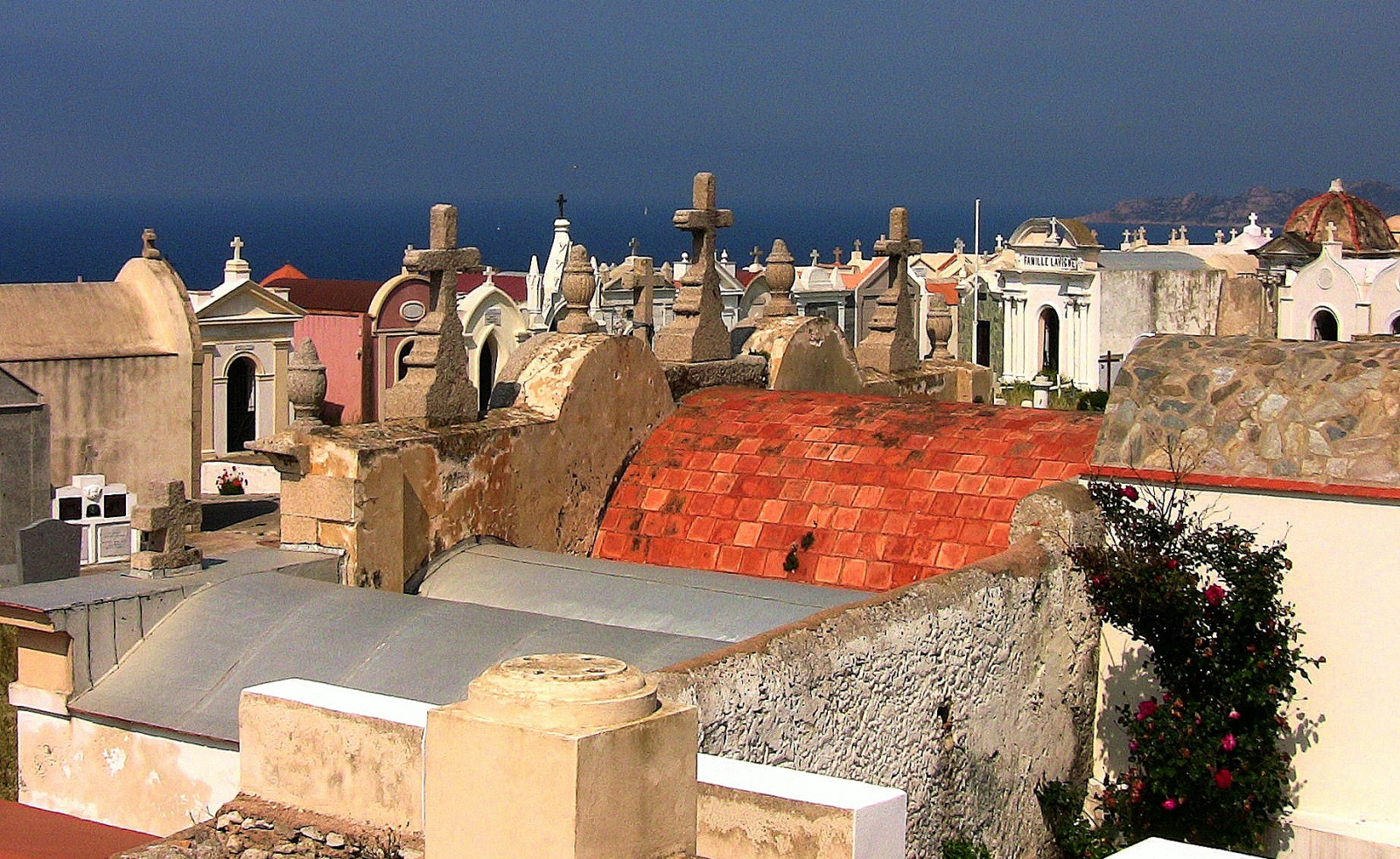 เมือง, อาคาร, ท้องฟ้า, ผนัง, การท่องเที่ยว, หมู่บ้าน, ประวัติศาสตร์, เมือง, ฝรั่งเศส, สุสาน, คอร์ซิกา, การท่องเที่ยว, สำรวจ, หลังคา, insel, คอร์, isola, Bonifacio, friedhof, mittelmeer, frankreich, การเดินทาง, urlaub, ซุ้ม, reisen, roba66, เกาะ, Korsika, คอร์ซิกา, ประวัติศาสตร์สมัยโบราณ, สถานที่ประวัติศาสตร์, วัยกลางคน, ป้อมปราการ, cementerio, Cimetiere, cemit rio, cimeti remarin, สถาปัตยกรรมยุคกลาง, s dkorsika, buniffaziu, seefahrerfriedhof, การเดินเรือ, cementerioseafaring, cemit riomaritime