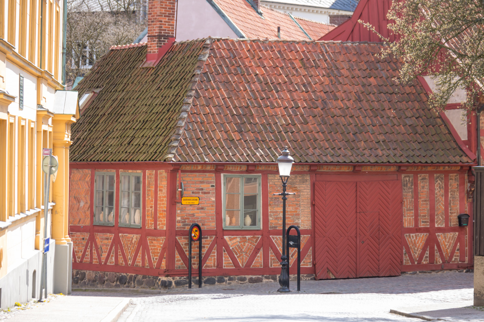 ulice, budova, Dům, město, kaple, chalupa, majetek, gata, hus, Ystad, domů, fasáda, sousedství, místo uctívání, vlastnictví