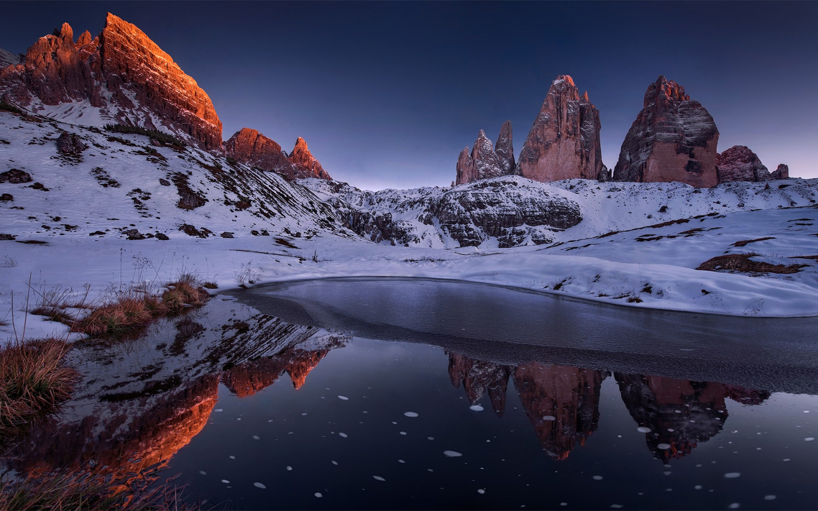 景观, 山, 岩, 反射, 雪, 冬季, 日出, 冰, 晚间, 早上, 北极, 黄昏, 阿尔卑斯山, 首脑, 云, 山, 天气, 黎明, 季节, 电脑壁纸, 多山地貌, 地质现象, 山脉
