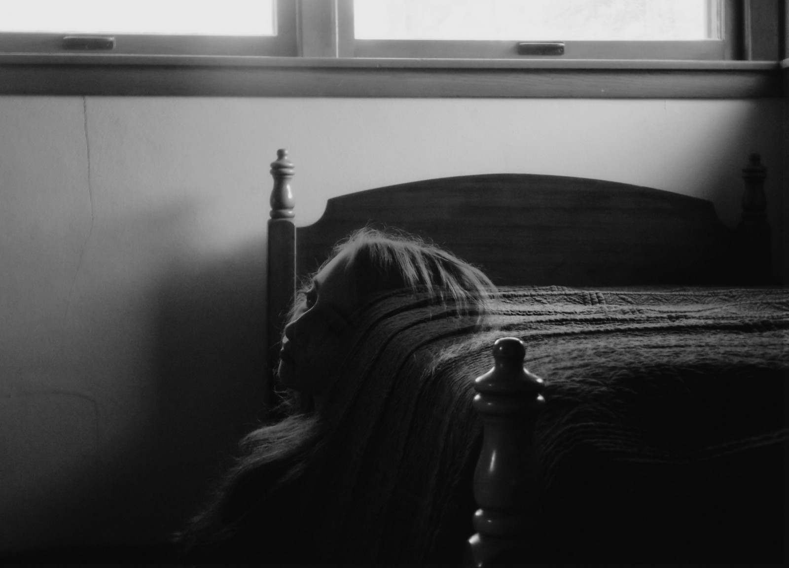 Weiß, schwarz, einfarbig, Wasser, Betrachtung, Schatten, Bett, Fotografie, Schlafzimmer, Winkel, Licht, langsam, Mädchen, Bw, Monochromatisch, Foto, Dunkelheit, Schnappschuss, verblassen, Schwarz und weiß, Monochrome fotografie, Film Noir, Stillleben Fotografie, Idliketofadeaway, stock photography