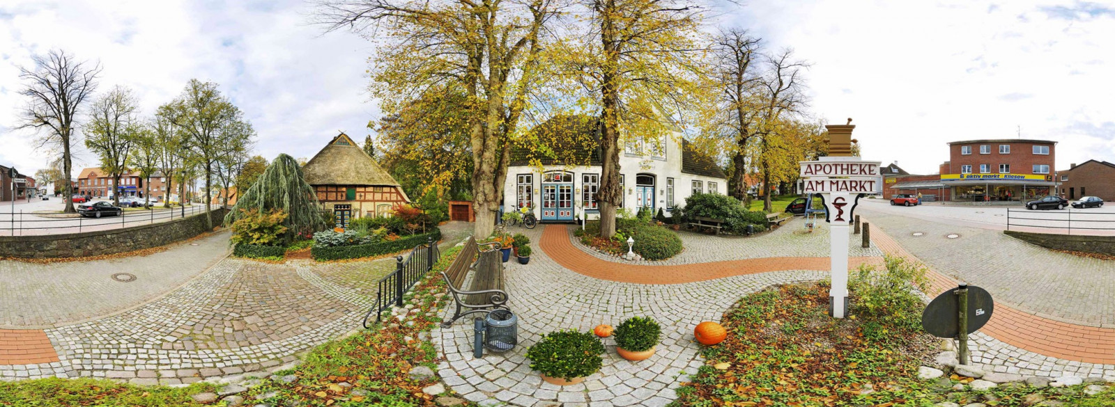 แนวนอน, หมู่บ้าน, เมือง, สนามเด็กเล่น, จัตุรัสกลางเมือง, ทางเดิน, อสังหาริมทรัพย์, การพักผ่อนหย่อนใจ, พลาซ่า, ทางน้ำ, ย่าน, ย่านที่อยู่อาศัย, พื้นที่สาธารณะ