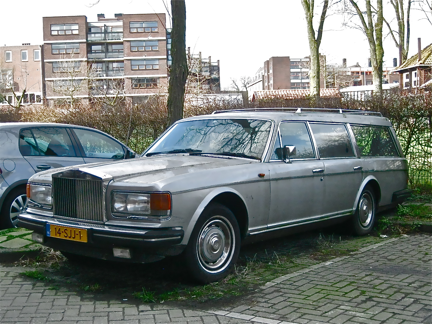 รถ, ยานพาหนะ, Hearse, 1980s, อังกฤษ, อัมสเตอร์ดัม, Rolls Royce, Oldtimer, ประสิทธิภาพรถ, พ.ศ. 2527, ซีดาน, นำเข้า, รถลีมูซีน, อสังหาริมทรัพย์, 2014, ตะวันตก, สถานี, มุมมองถนน, streetphoto, ม้วน, เกวียน, คลาสสิก, strassenszene, 80s, นำเข้า, rollsroyce, ราชวงศ์, ด่าง, ทหารผ่านศึก, klassieker, gespot, 8 ซีล, การออกแบบยานยนต์, รถหรู, ยานยนต์, โหมดการขนส่ง, สถานีรถบรรทุก, รถขนาดเต็ม, straatfoto, carspot, ingevoerd, sidecode7, brits, sandertoonen, classicsonthestreet, ม้วนเงินวิญญาณ royce, stationcar, stationwagen, corbillard, silverspirit, สุดยอด, พิณ, begrafenisauto, Lijkwagen, schimmelstraat, begrafeniswagen, autofunebre, แปดเปี้ยน, Rouwauto, 14 วินาที, Awlymn
