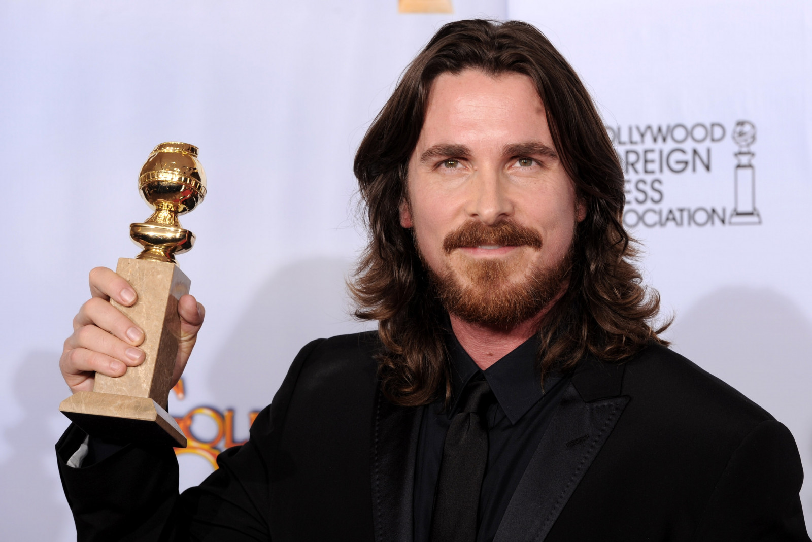 Christian Bale, skuespiller, brunette, mand, belønning, smil, skæg, moustache, langt hår, Hollywood, golden Globes