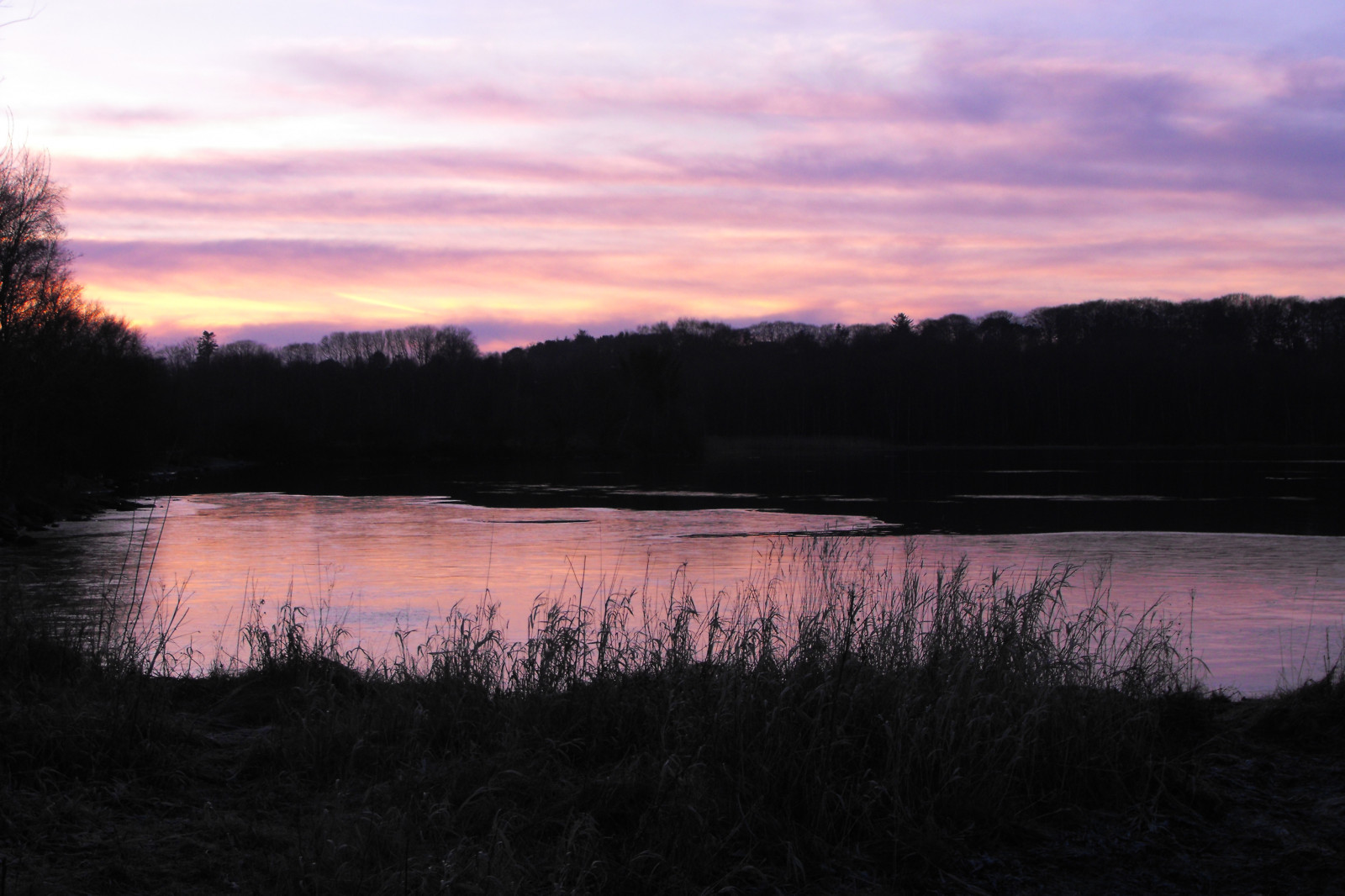 slunečnímu záření, krajina, západ slunce, jezero, voda, Příroda, odraz, nebe, svítání, uklidnit, Norsko, večer, ráno, řeka, horizont, atmosféra, divočina, soumrak, banka, mokřadní, mrak, strom, svítání, nádrž, Soe, theunforgettablepictures, norge, goldstaraward, ol tusfotos, citrit, supershot, vysočina, vosplusbellesphotos, bažina, jezero, odlesk, červená obloha v dopoledních hodinách, Stavanger, lužní