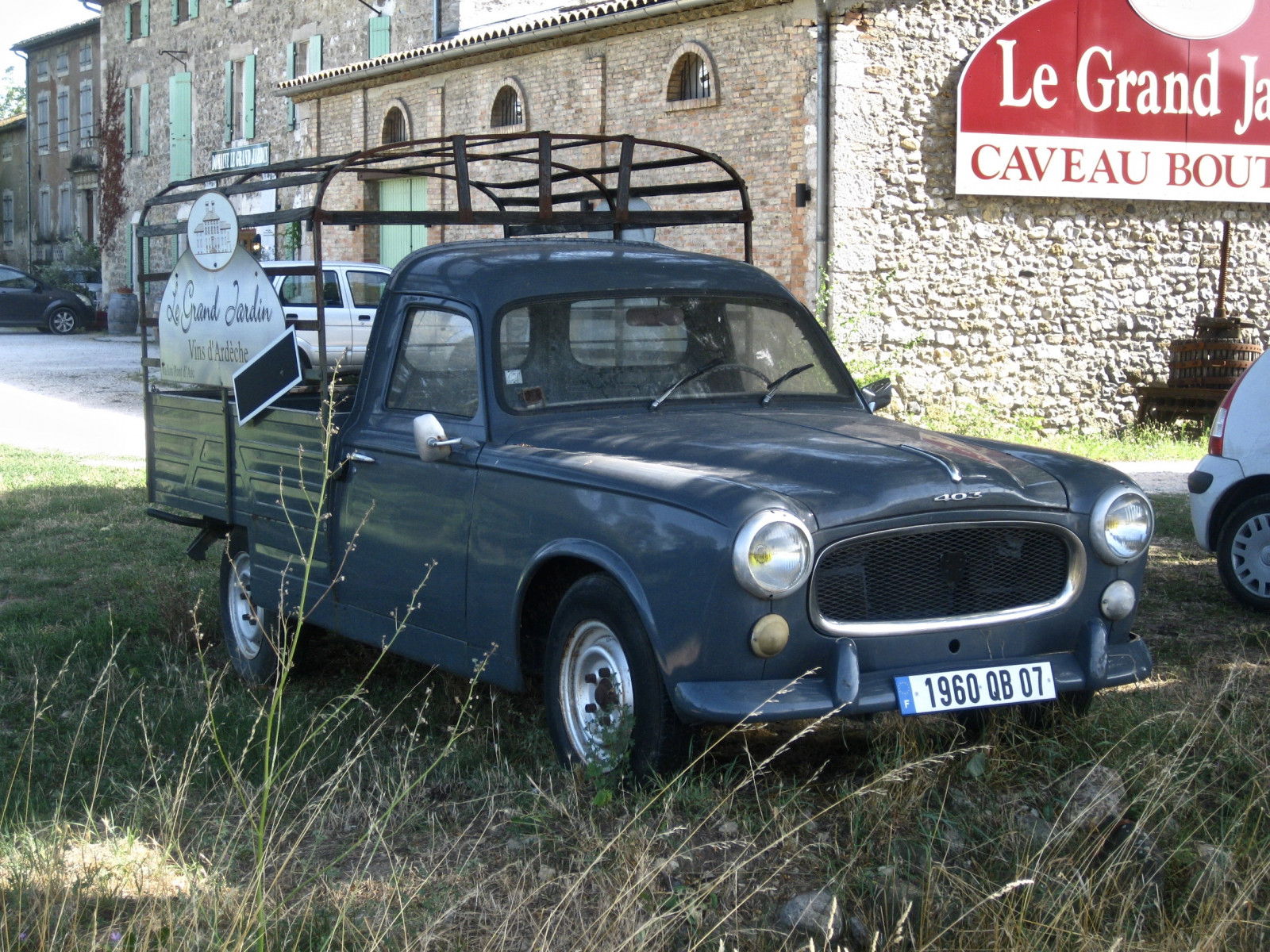 auto, vozidlo, Francie, klasická auta, Oldtimer, 1960, peugeot, limuzína, Pininfarina, 2016, vyzvednout, venkovní, Street View, fr, třídaFoto, 50s, klasický, strassenszene, 403, 1950, puntíkovaný, veterán, klassieker, Frankrijk, gespot, rodinný vůz, kompaktní vůz, motorové vozidlo, druh dopravy, městské auto, střední velikost auta, 60., Vallon-Pont-d'Arc, straatbeeld, straatfoto, carspot, Ardeche, classicsonthestreet, coupe utility, peugeot 403, 1960qb07, Plateaub ch, Legrandjardin