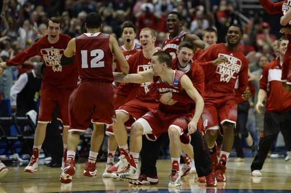 wisconsin badgers,versus,arizona wildcats,wisconsin basketball,elite 8,final four 2015