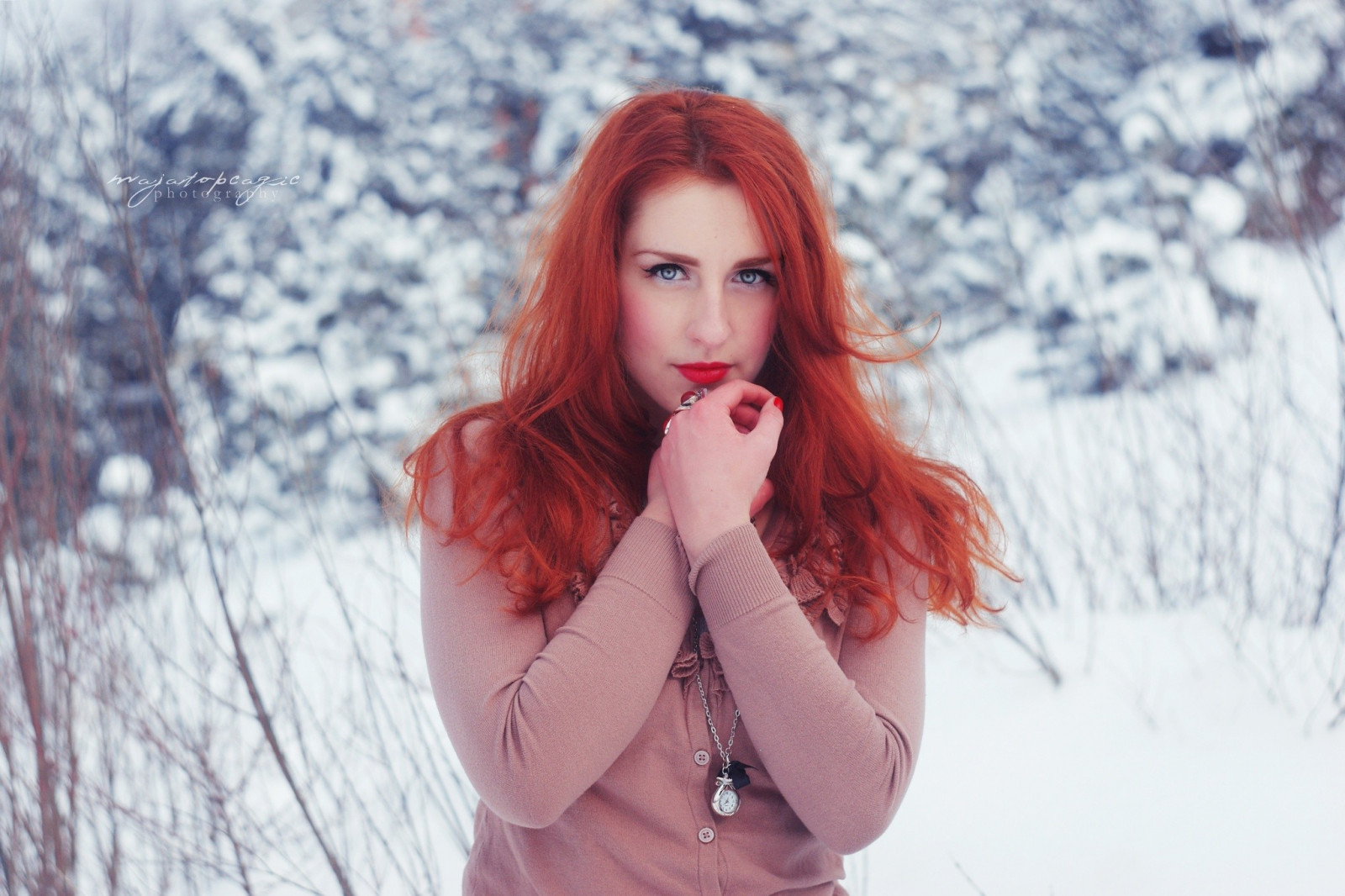 Model, portre, uzun saç, kırmızı, kış, Fotoğraf, moda, saç, Maja Topcagic, Bahar, Cilt, Giyim, kız, güzellik, sezon, göz, Kadın, Bayan, fotoğraf, sarışın, Portre fotoğrafı, fotoğraf çekimi, kahverengi saç, Insan saçı rengi, organ