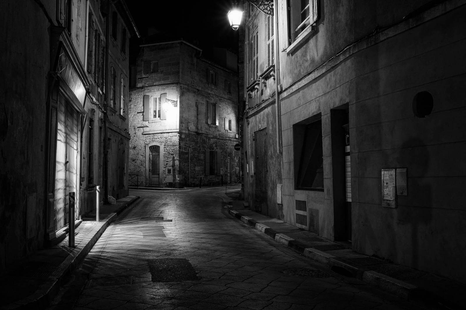 ulice, Černý a bílý, tělesné, Francie, černobílý, architektura, noc, Zeiss, 35MM, zajímavý, koťata, prozkoumat, většina, schmidt, Provence, arles, ze, Shromážděno, abigfave, Distagont235, canon5dmkiii, Distagon352ze