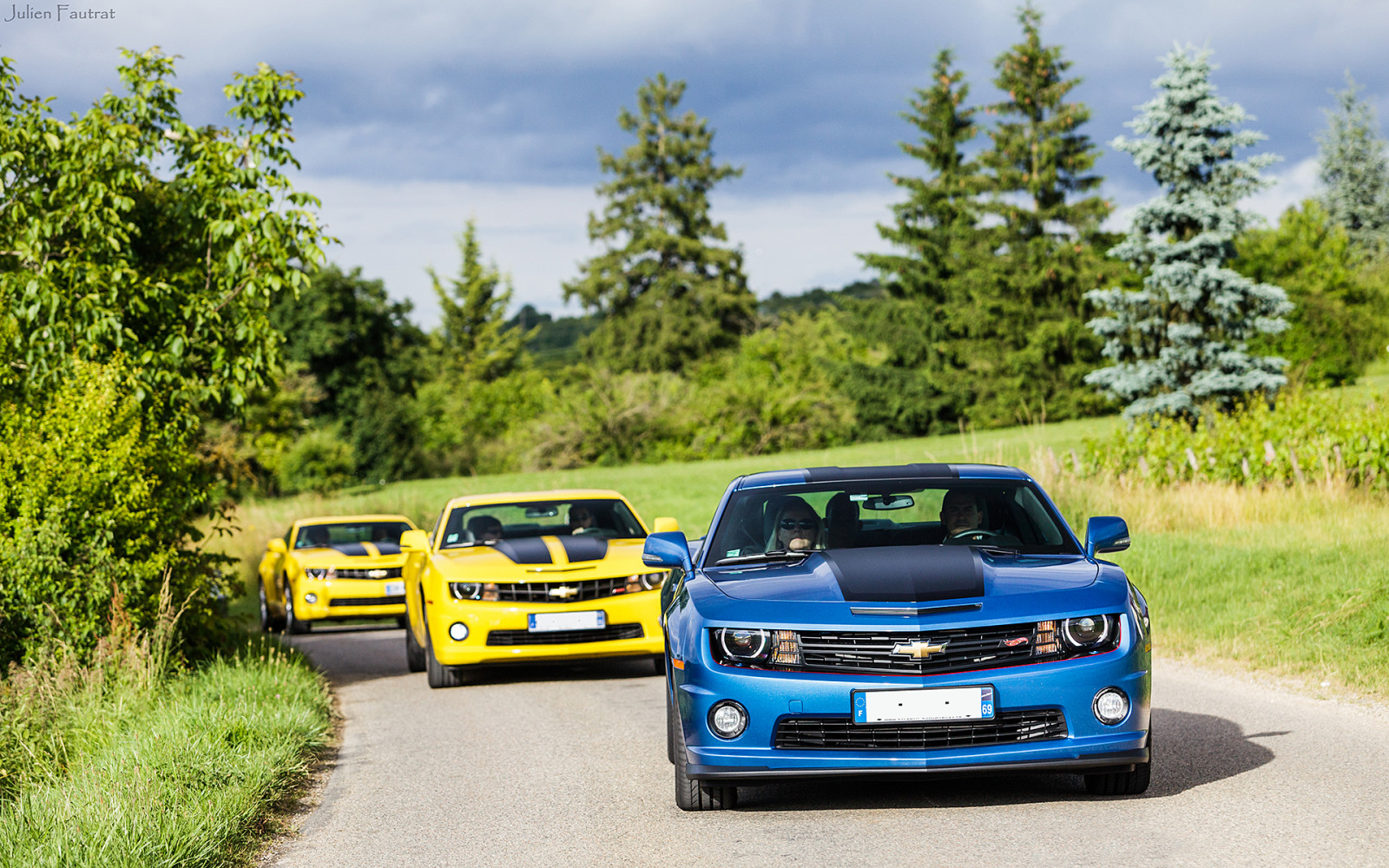 krajina, sport, Příroda, auto, odraz, tráva, vozidlo, silnice, žlutý, modrý, Kánon, Spojené státy americké, Francie, kola, Evropa, Camaro, doprava, Chevrolet, výkon auta, MK2, horká kola, Chevy, Blu, výstřel, SS, strom, F28, 70200, 5 d, MKII, rostlina, cars, nás, super, 62, V8, bleu, horký, 70200 mm, sval, eos, giallo, markii, americký, ed, žlutá, Bourgogne, worldcars, edice, vačka, supersport, automobilového designu, automobilový exteriér, rodinný vůz, kompaktní vůz, motorové vozidlo, městské auto, road trip, střední velikost auta, off road, v plné velikosti vůz, 62l, 400hp, hw, LS3, 6l2