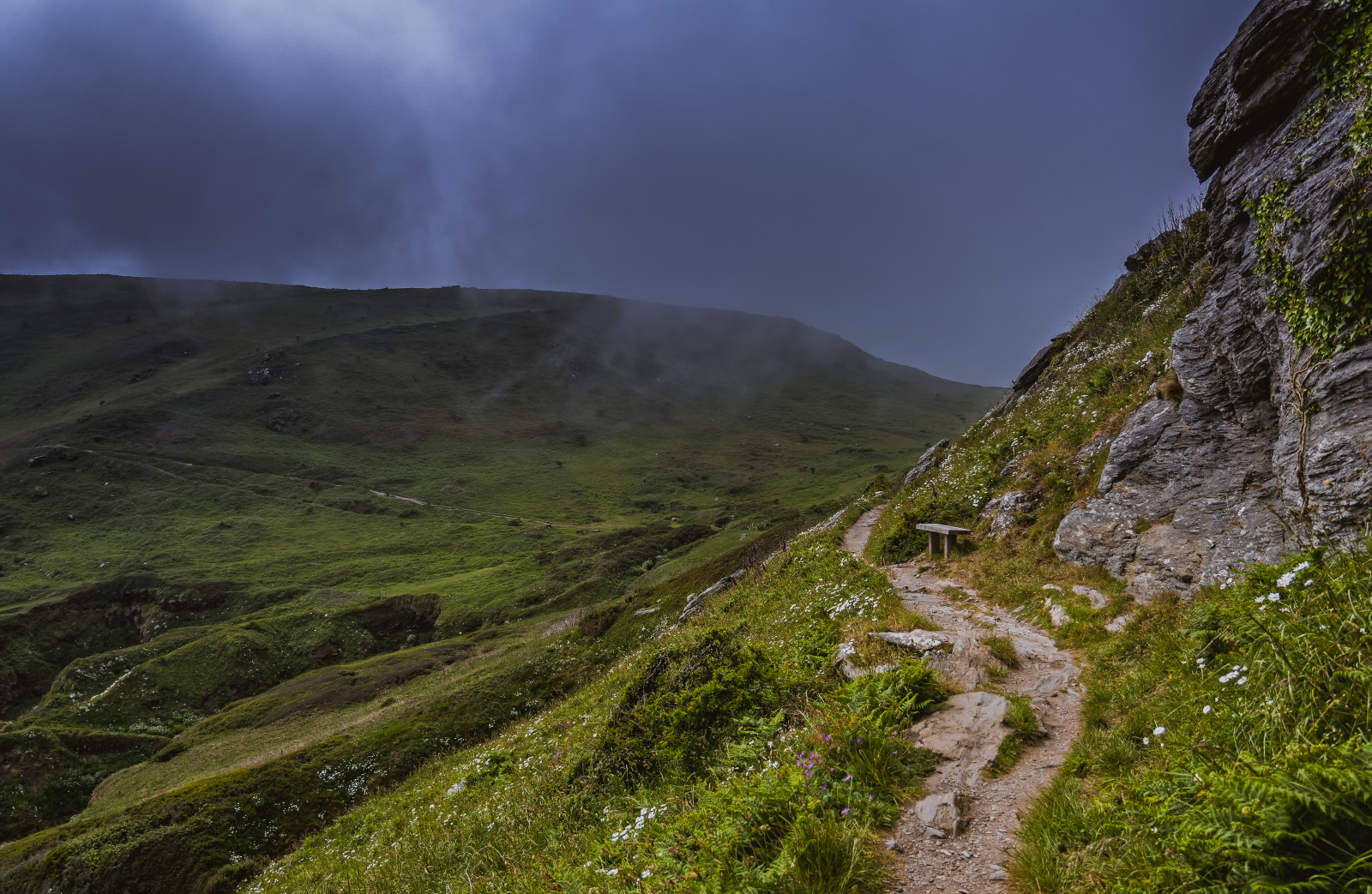 slunečnímu záření, krajina, les, hory, 500px, abstraktní, kopec, Skála, Příroda, tráva, nebe, déšť, silnice, mraky, zelená, modrý, mlha, pobřeží, útes, lavice, Volně žijících živočichů, Šedá, horizont, atmosféra, národní park, letní, údolí, Nikon, mokrý, horský průsmyk, čáry, divočina, britský, pobřežní čára, chůze, mount scenérie, Lightroom, vrcholek, tundra, plošina, horní, nízký, rokle, hřbet, světlo, Terén, expozice, mrak, strom, hora, vysoký, Pohled, lučina, túra, sezóna, dof, barva, barvitý, venkov, detail, čára, pole, vegetace, D7100, sedět, Angličtina, závěsný, vysočina, DXO, vrchol kopce, nationaltrust, geologie, venkov, horských reliéf, pohoří, stanice hill, meteorologický jev, klesl, křoviny, šplhat, pěšina, stráň, složit, ekoregion, nadmořská výška, sráz, Dxooptiky, Salcombe, Mlst