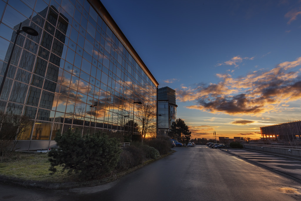 sollys, landskab, solnedgang, by, bybilledet, arkitektur, by-, bygning, afspejling, himmel, vinter, vej, hus, solopgang, skyline, skyskraber, aften, morgen, bro, moderne, spejl, horisont, by, atmosfære, Nikon, hovedvej, skumring, metropol, infrastruktur, D750, Sky, træ, downtown, daggry, nutidige, milepæl, cloudsstormssunsetssunrises, dagtimerne, forstad, luxembourg, byområde, hovedstadsområde, boligområde, meteorologisk fænomen, alouest225, Kirchberg, nikon1635