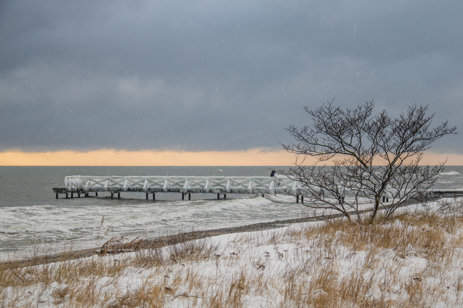Meer, Wasser, Ufer, Schnee, Winter, Eis, Morgen, Küste, Frost, Wind, Horizont, Dock, Feuchtgebiet, Wolke, Wetter, Ist, Jahreszeit, Brygga, Sn, Vatten, Vinter, Hav, Smygehamn, Sumpf, Atmosphärisches Phänomen, Mudflat