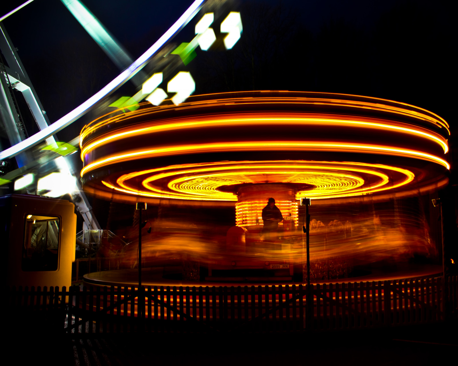 světla, město, noc, neon, zima, Kánon, kolotoč, světlo, longexposure, jezdit, Vánoce, osvětlení, tma, rychle, 550D, rekreace, Chester, turistická atrakce, zábavní park, zábavní jízda, slowshutterspeed, velké kolo, pouťové, korunní soud, Zámecký areál, Chestermagic