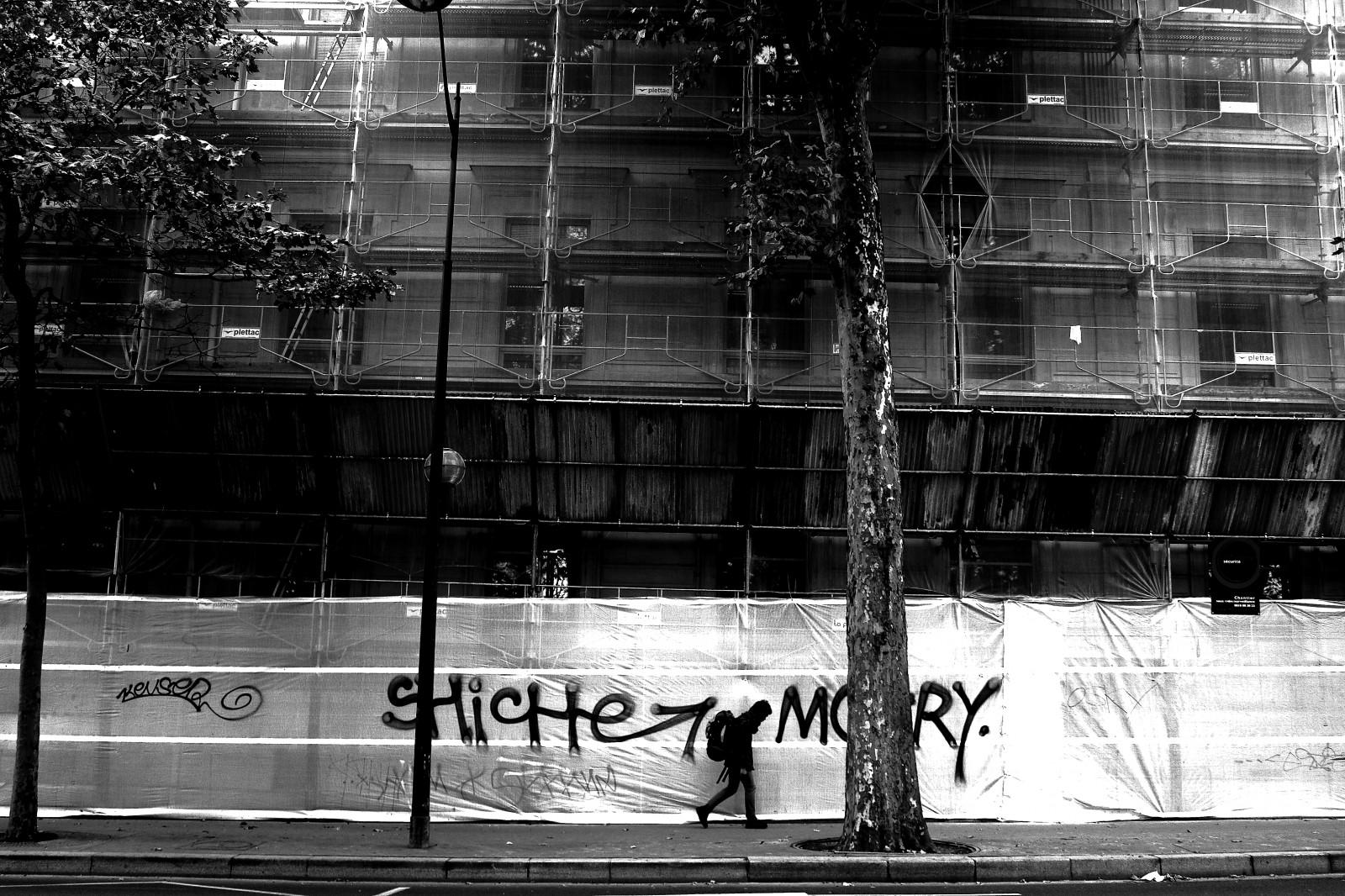 czarny, monochromia, okno, Miasto, ulica, noc, architektura, budynek, odbicie, Ściana, Droga, dom, szkło, metal, Strzałka, metropolia, infrastruktura, kąt, lekki, drzewo, widok ulicy, farba, linia, Noiretblanc, Blackandwithe, Fotowolta, Urbanarte, fasada, Paris13, Fotopascalcolina, obszar miejski, czarny i biały, Monochromatyczna fotografia, obszar Metropolitalny, Fl che