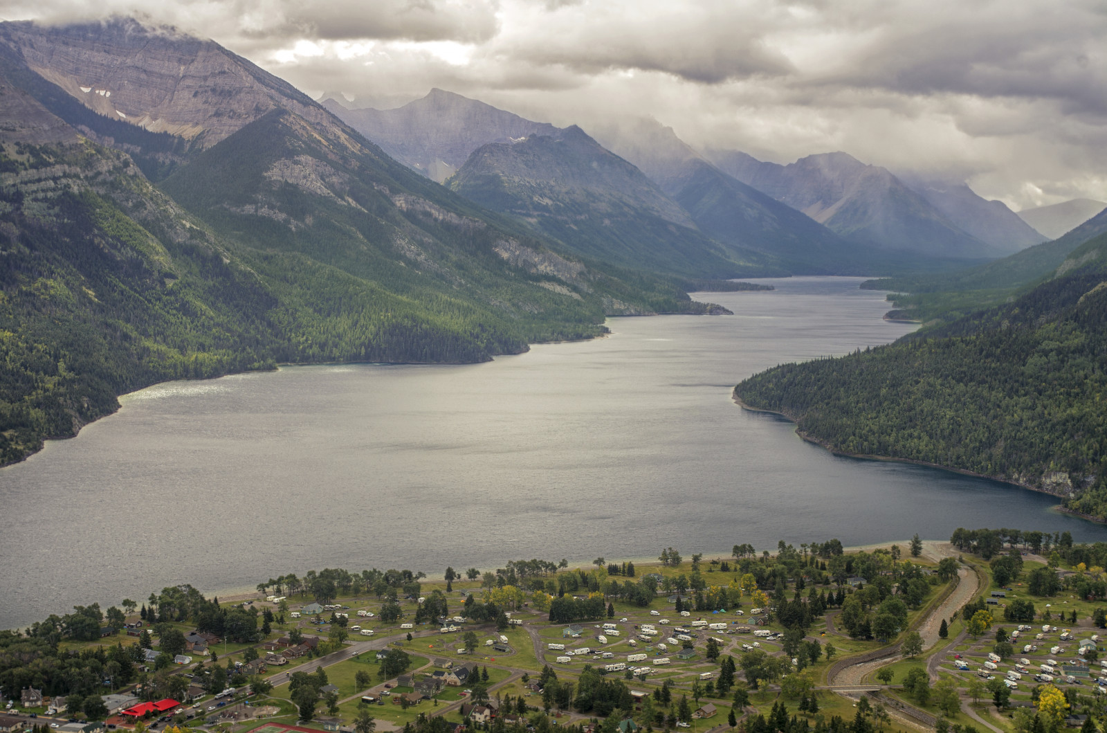 paesaggio, montagne, baia, collina, lago, acqua, natura, cielo, costa, fiume, Canada, Parco Nazionale, fiordo, valle, natura selvaggia, Alberta, escursioni a piedi, Banca, campeggio, paesaggio mount, distretto del Lago, sereno, nube, bellissimo, albero, nazionale, viaggio, montagna, foto, serbatoio, laghetto, montanaro, lago, fotografia aerea, catena montuosa, collina stazione, fenomeno meteorologico, abbattere, oudoor, estuario, insenatura, waterton, risorse idriche