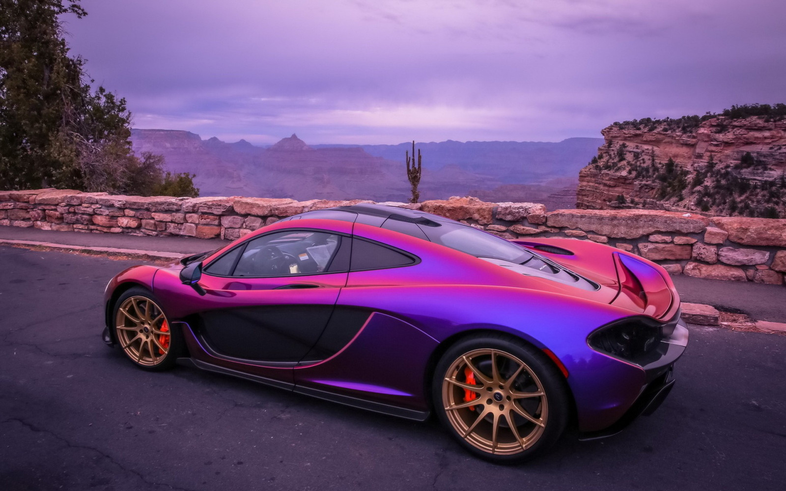 Impresionante Mclaren P1 Morado