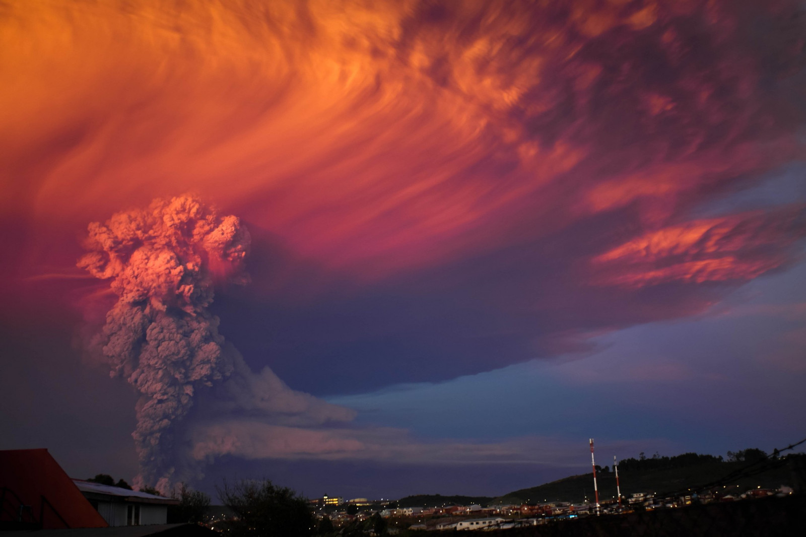 krajina, západ slunce, Příroda, nebe, mraky, kouř, svítání, večer, sopka, popel, svět, atmosféra, toxický, teplo, Chile, soumrak, erupce, Calbuco Volcano, Puerto Montt, mrak, svítání, odlesk, geologický fenomén, červená obloha v dopoledních hodinách, meteorologický jev