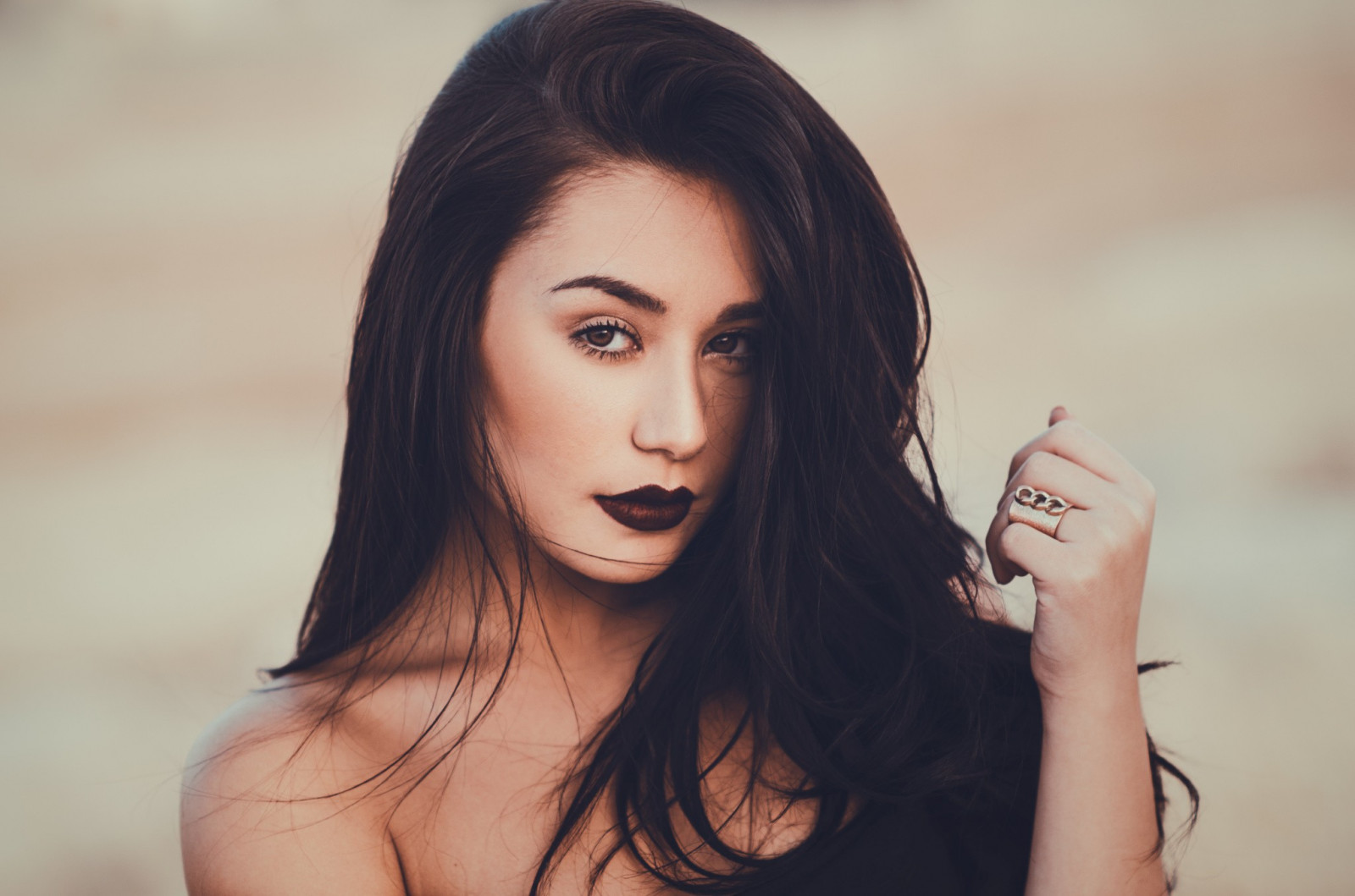 tvář, ženy, model, portrét, dlouhé vlasy, fotografování, zpěvák, černé vlasy, móda, vlasy, emoce, Osoba, kůže, hlava, supermodelka, Hannah Kayyali, dívka, krása, usměj se, oko, žena, dáma, fotografie, ret, účes, portrétní fotografie, focení, hnědé vlasy, umění model, mimika, břicho, Lidské tělo, orgán, zblízka