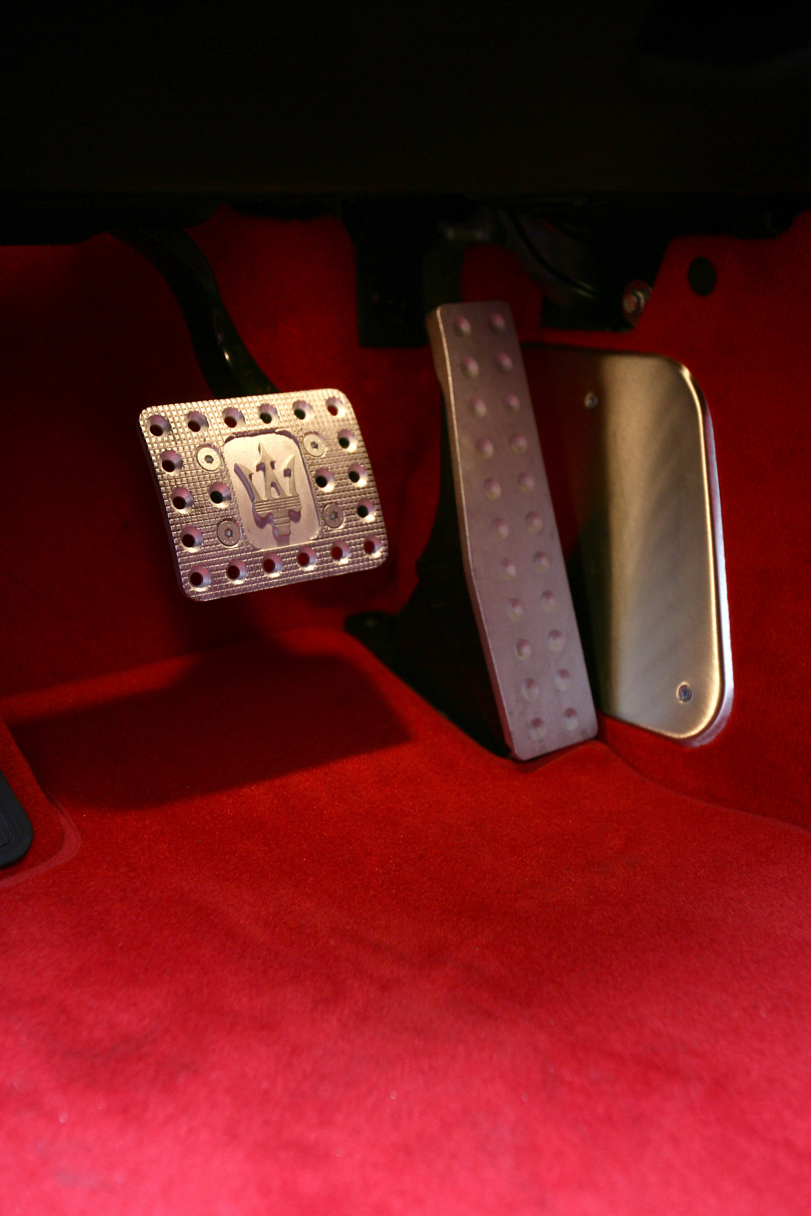 rot, Gitarre, Maserati, Netcarshow, Netcar, Auto Bilder, Auto Foto, 2011, Hand, GranTurismo S Automatica, Gezupfte Streichinstrumente, Saiteninstrument