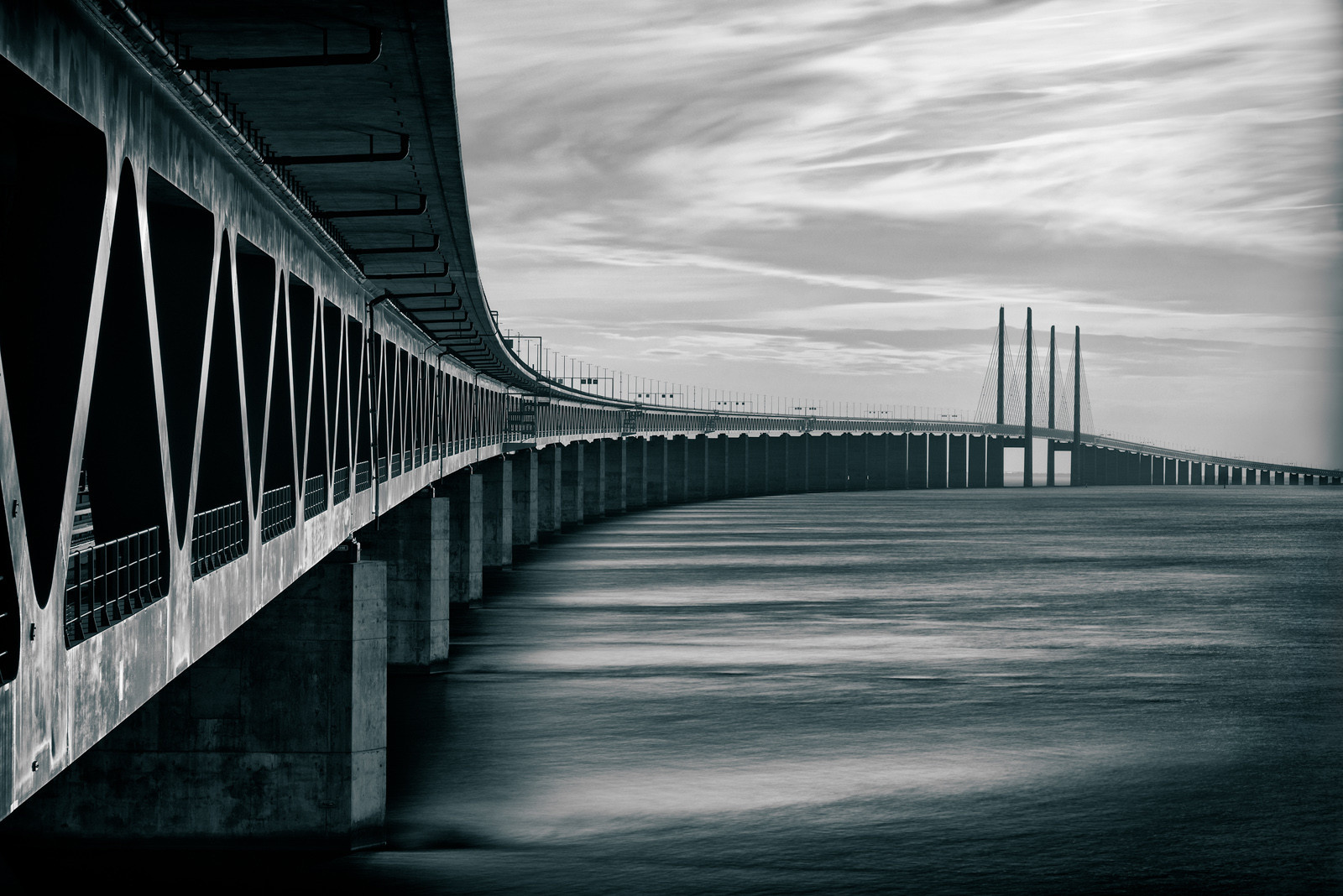 černobílý, architektura, odraz, symetrie, most, kov, Švédsko, beton, Bro, tělesné, resund, resundsbron, sk ne, resundbridge, čára, nádech, brof Stet, D800, Černý a bílý, monochromatické fotografování, nonbuilding struktura, resundsbro