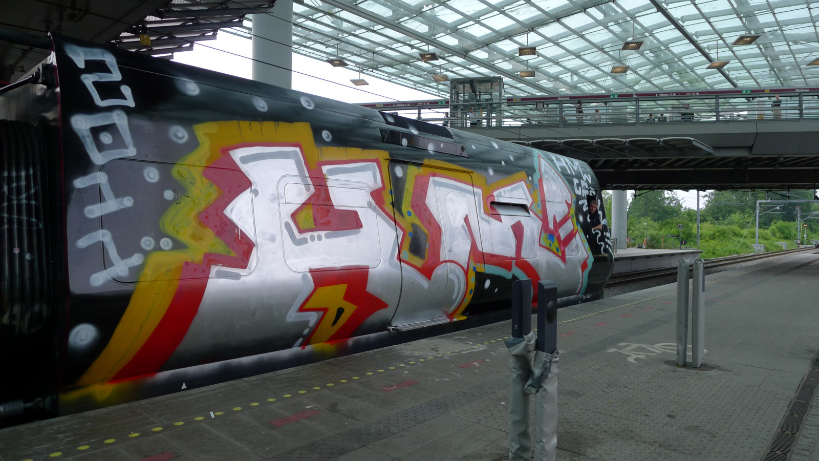 auto, veicolo, treno, stazione ferroviaria, graffiti, trasporto, locomotiva, Copenhagen, Transito rapido, treni, arte di strada, k benhavn, traccia, veicolo a motore, modalità di trasporto, trasporto pubblico, trasporto ferroviario, materiale rotabile, vagone, ferrovia ad alta velocità, tog, k ge, Walktheline, Scrivere4gold
