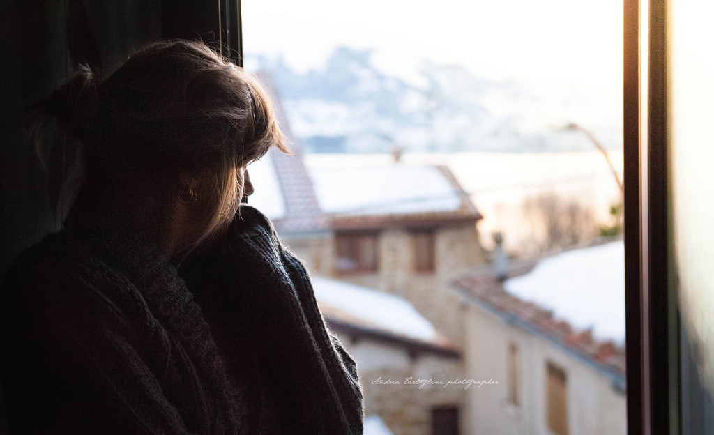slunečnímu záření, hory, model, portrét, blondýnka, okno, Itálie, milovat, nebe, zima, fotografování, Studený, ráno, slunce, svetr, vlasy, vítr, Nikon, bokeh, šedá, italština, Drdol, F14, 85mm, hora, dívka, dívky, Italia, Okna, mě, fotografie, podrážka, modelování, ritratto, naturallight, Finestre, ragazza, montagna, inverno, Modella, amore, nikond700, giorno, Getty, Gettyimages, dlouhé vlasy, lucenaturale, blond vlasy, dobré ráno, freddo, Mattino, italiana, finestra, Vento, grigio, nadměrných, Apertura, Maglione, extra velké, capellilunghi, lucedelsole, capellibiondi, diaframmaaperto