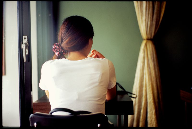 fotografování, vlasy, sedící, rameno, dívka, stojící