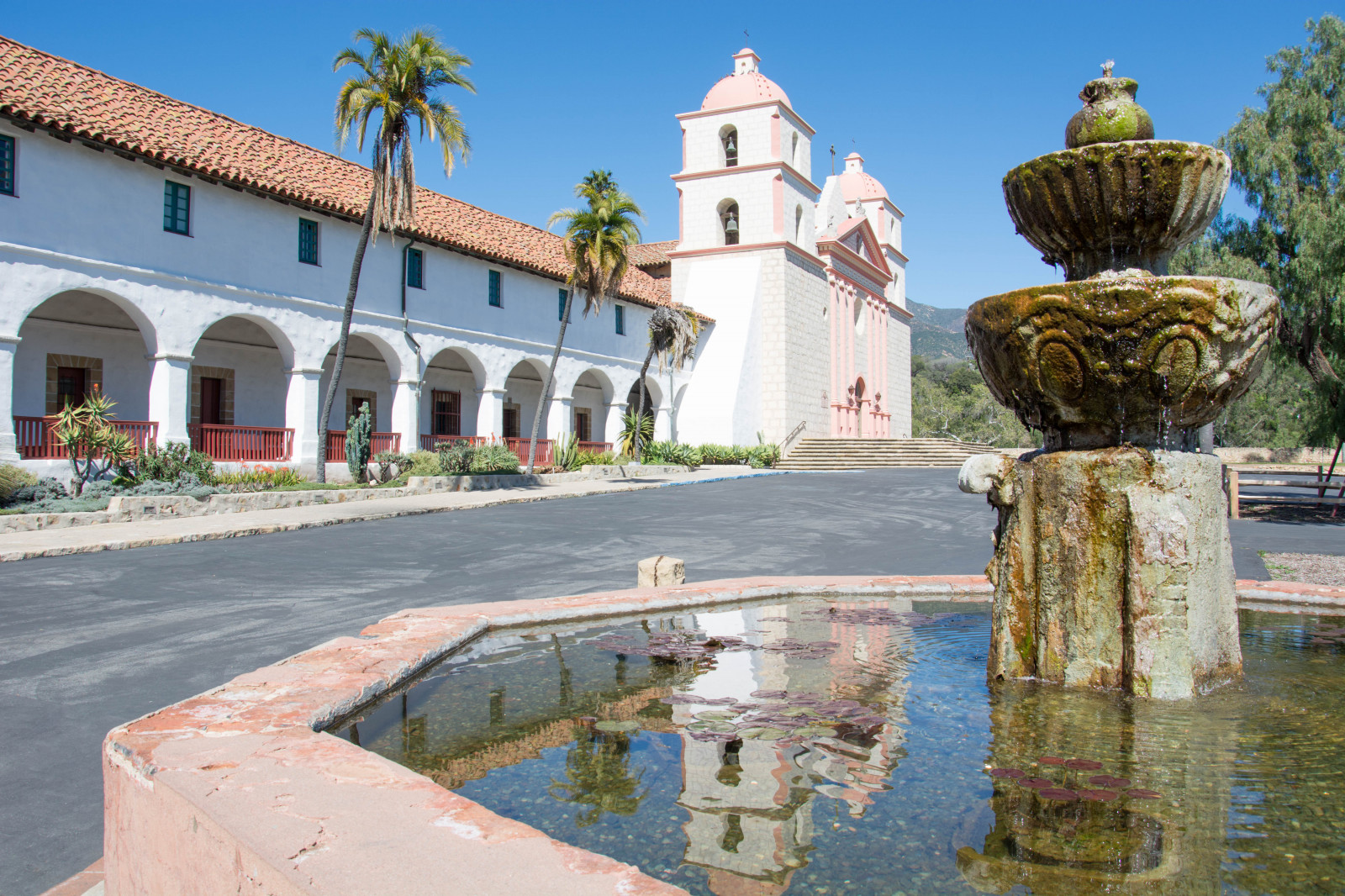 starý, město, voda, Příroda, budova, nebe, Cestovní ruch, Kalifornie, Nikon, Spojené státy americké, náměstí, majetek, strom, modrá obloha, náměstí, fontány, nikond7100, waterreflection, naturephotography, dlaněmi, historické místo, arecales, hacienda, Djordje, Cicović, Santa Barbara, palma, oldmission