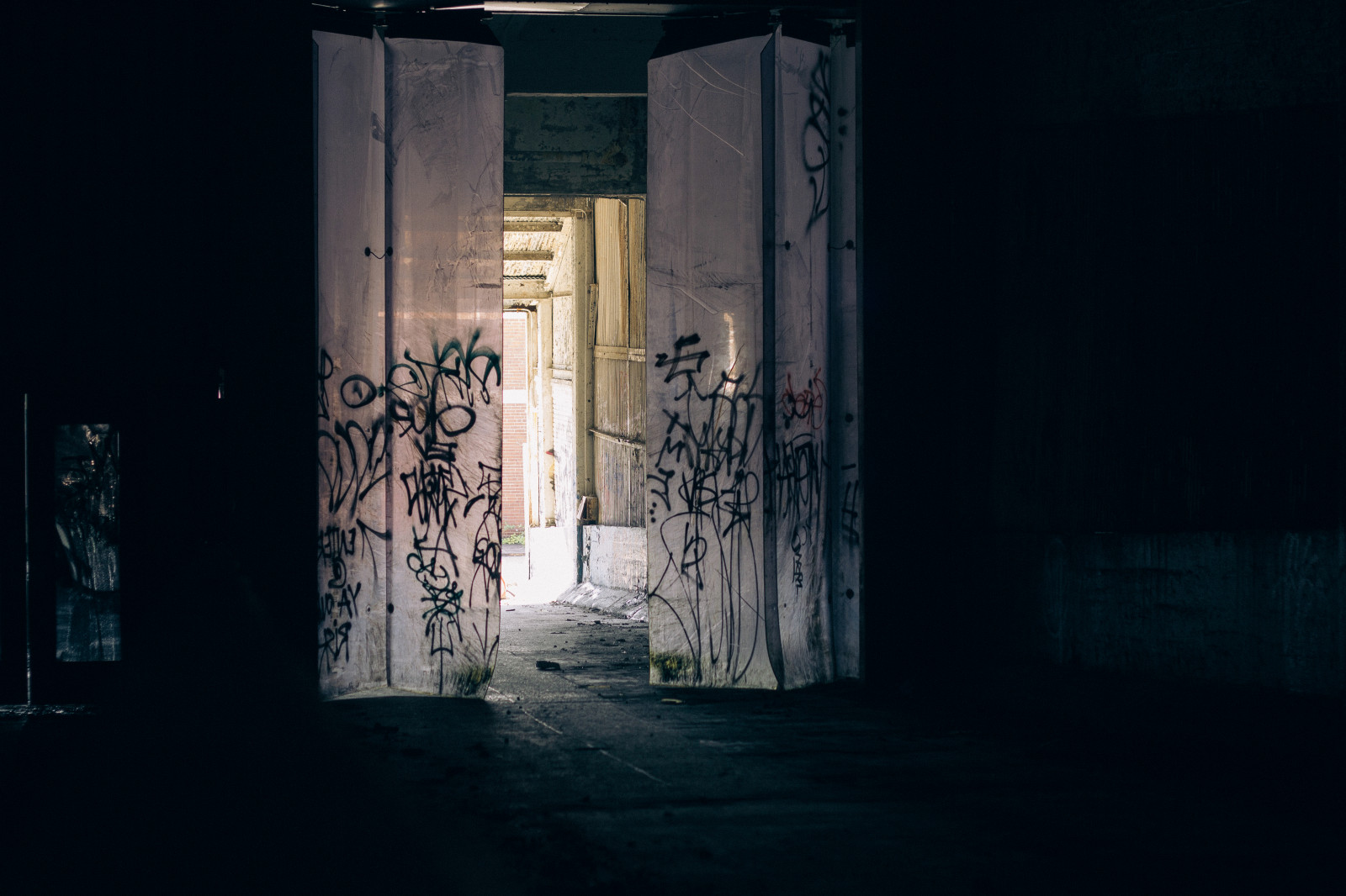 Dunkelheit, Licht, Struktur, die Architektur, Beleuchtung, Nacht-, Gasse, Fenster, Mitternacht