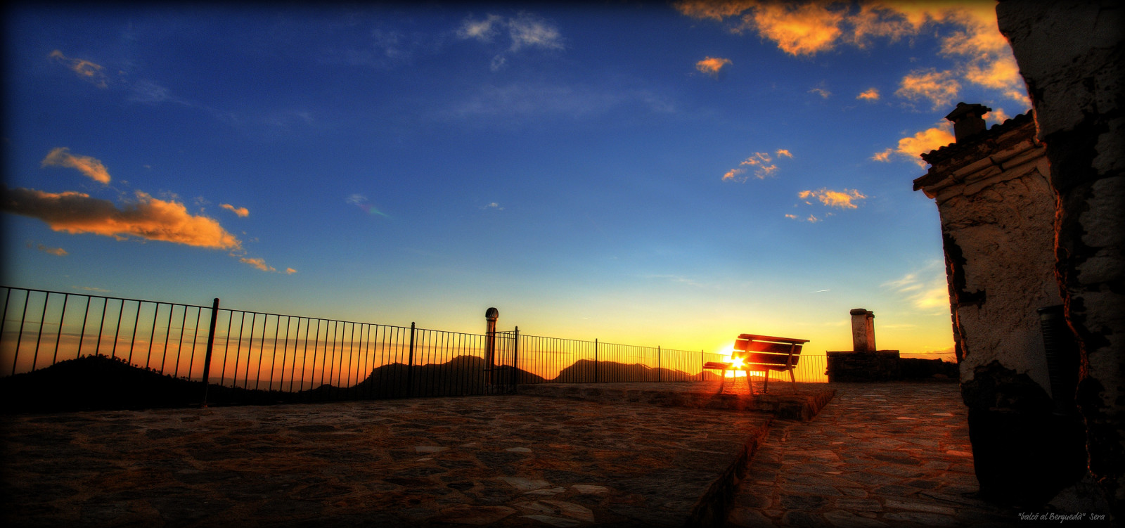 nebe, mrak, odlesk, západ slunce, horizont, svítání, svítání, soumrak, večer, ráno, atmosféra, slunce, slunečnímu záření, červená obloha v dopoledních hodinách, pouliční osvětlení, meteorologický jev, krajina