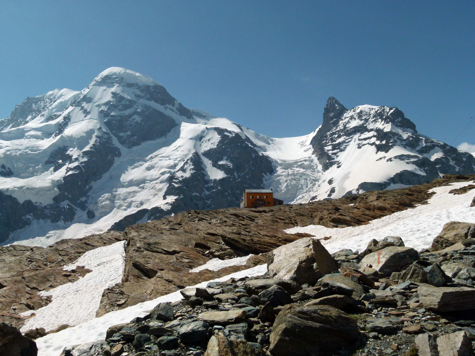 sníh, Švýcarsko, horský průsmyk, Alpy, 2013, chůze, vrcholek, plošina, Zermatt, hřbet, hora, červenec, dobrodružství, Schweiz, alpen, svizzera, alpi, suisse, alpes, ar te, ledovec, backpacking, horských reliéf, landform, geografický rys, geologický fenomén, pohoří, moréna, ledová landform, klesl, horolezectví, cirkus, giorgiorodano, luglio2013, Breithorn, gandegg, gandegghutte, piccolocervino, kleinmatterthorn