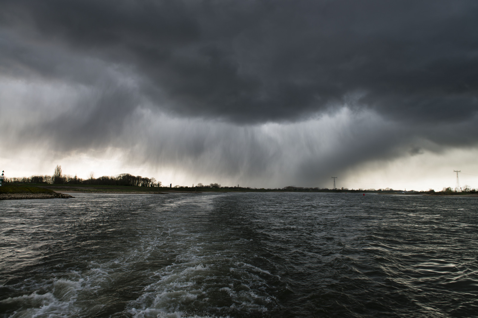 slunečnímu záření, krajina, moře, jezero, voda, pobřeží, nebe, uklidnit, bouřka, večer, pobřeží, řeka, vítr, horizont, atmosféra, Holandsko, mrak, strom, počasí, oceán, vlna, kanál, slapy, mraky, nederland, kroupy, rekuperační, jezero, vodní, mořská vlna, meteorologický jev, jev, vstupní, weer, rivier, Waal, Hagel, Binnenvaart, coastal and oceanic landforms
