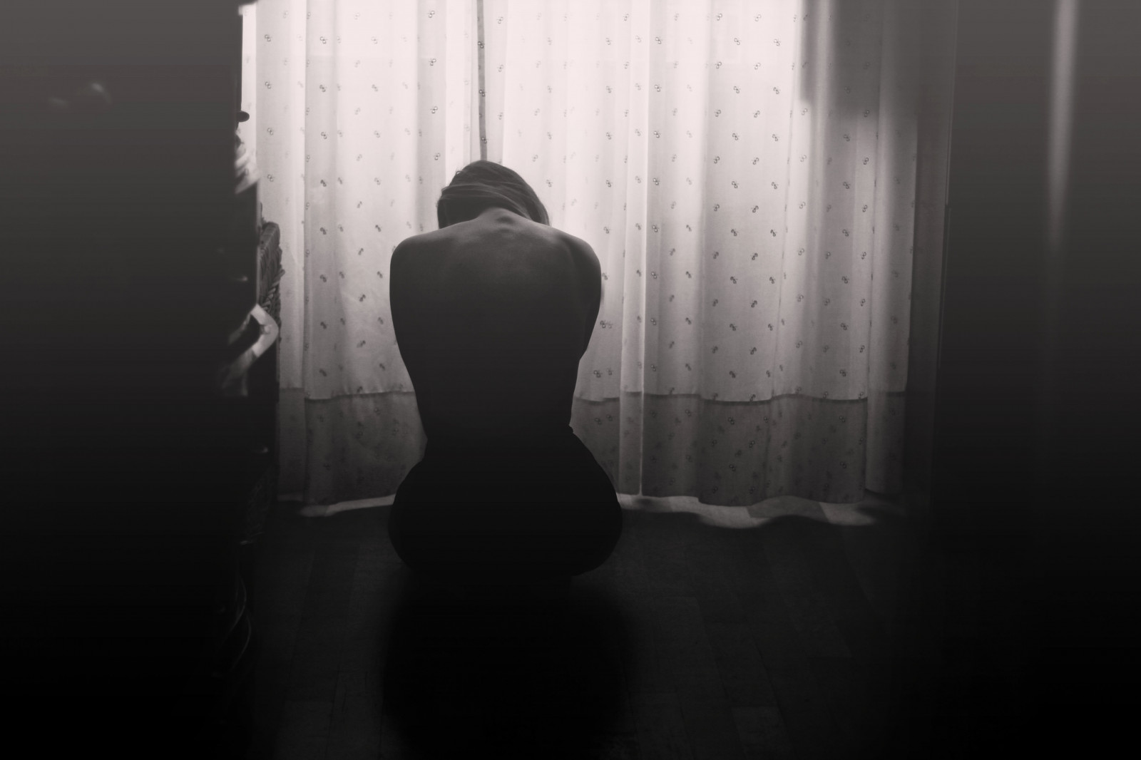 luce del sole, bianca, nero, monocromo, ritratto, ombra, fotografia, emozione, leggero, mano, fotografia, oscurità, ritratto, Immagine, se stesso, bianco e nero, fotografia in bianco e nero, posizioni umani, film noir, interazione