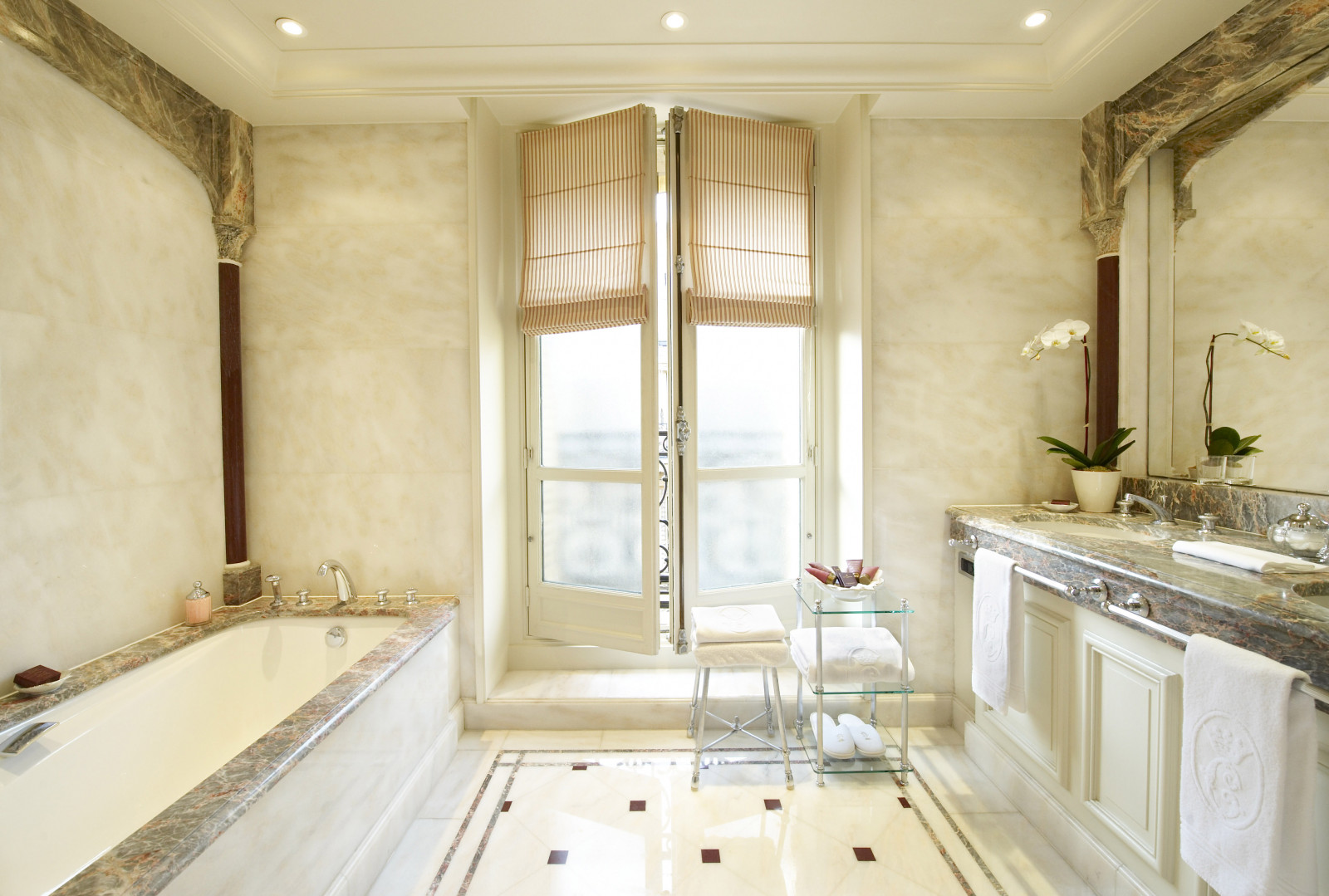 Wallpaper Windows White Paris France Bathroom Design Windows White Paris France Bathroom Design Interior Palace Clean Bathtub Ious Marble Elegant Decor Majestic Luxury