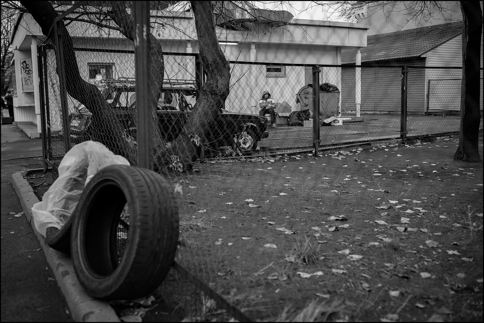 ผู้ชาย, ใบหน้า, คน, สีขาว, ดำ, ขาวดำ, แนวตั้ง, ดวงตา, เมือง, ถนน, รถ, กรุงมอสโก, เมือง, ความรัก, ยานพาหนะ, ถนน, การถ่ายภาพ, ใกล้ชิด, บ้าน, คนงาน, โซนี่, รัสเซีย, รั้ว, ชีวิต, ยุโรป, ยาง, ยางมะตอย, สาธารณะ, ยิง, พลเมือง, ศิลปะ, ดำและขาว, ฉาก, ต้นไม้, ฤดูใบไม้ร่วง, วัน, bw, ช่วงเวลา, รูปภาพ, ชาย, ล้อ, streetphotography, ภาพถ่าย, คนงาน, มีชีวิต, ตรงไปตรงมา, ภาพ, ดีมิทรี, Ryzhkov, candidportrait, streetportrait, เปิดเผย, คนแปลกหน้า, ช่วงเวลา, ติดแท็กตำแหน่ง, ngc, คนรัก, ดำและขาว, ถ่ายภาพขาวดำ, ยางรถยนต์, automotive wheel system