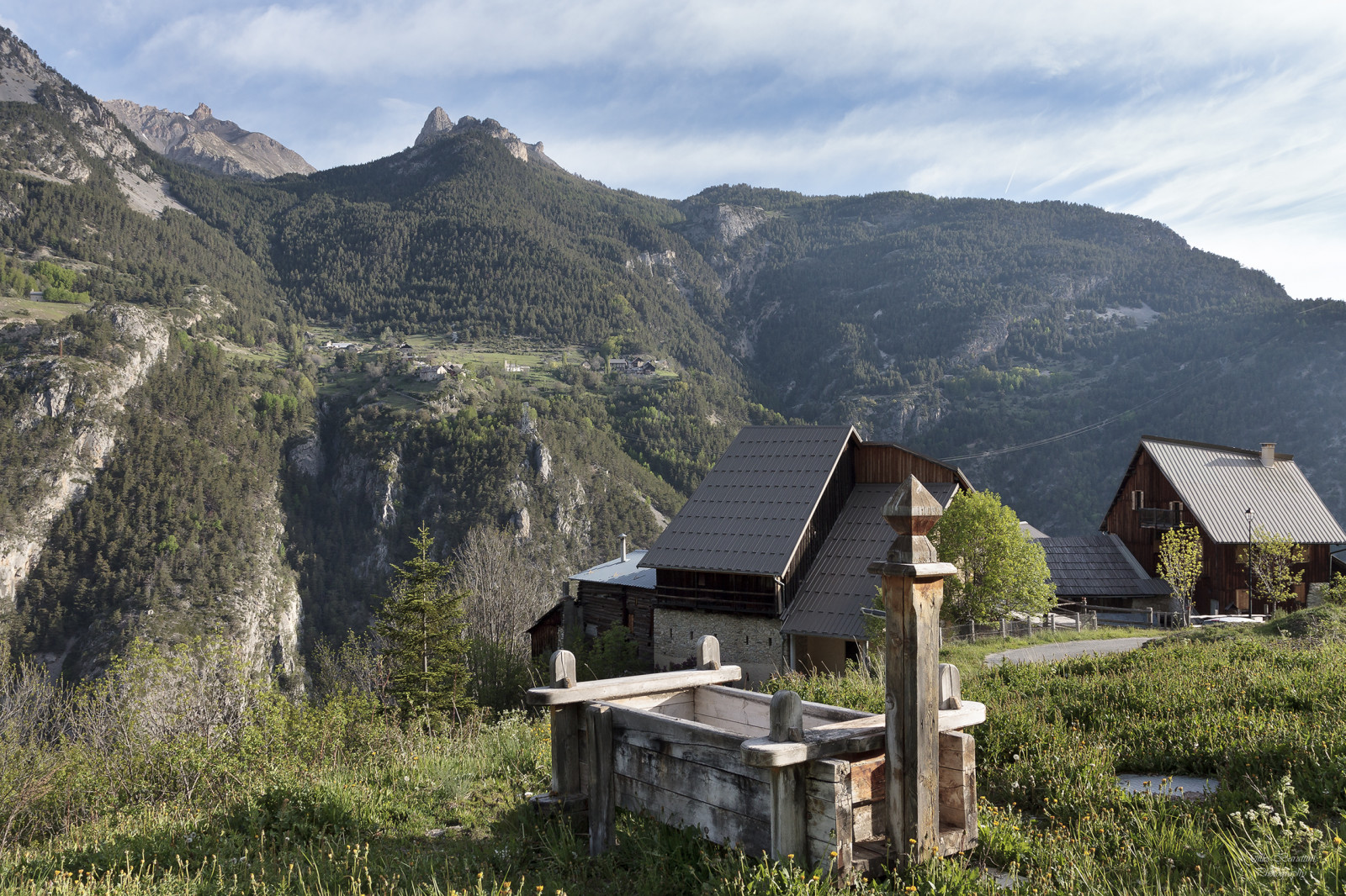 krajina, sport, kopec, Příroda, tráva, nebe, Dům, vesnice, Kánon, národní park, údolí, horský průsmyk, Francie, chata, divočina, Evropa, Alpy, mount scenérie, chalupa, paysage, Provence, trekking, vue, mrak, strom, hora, nadmořská výška, střecha, suvenýr, domů, Soleil, sud, cesta, montagne, samota, parc, chemin, exterieur, canon50d, vysočina, alpes, calme, Sentier, espace, vacance, Sauvage, saison, reposant, d TENTE, osvědčené al, tranquillit, Cime, col, balade, sommet, hautesalpes, venkov, horských reliéf, pohoří, klesl, nemovitost, kraj, Belvedere, Randonnée, horská obec, nadmořská výška, Vallee, Beaute, Ekologie, Queyras