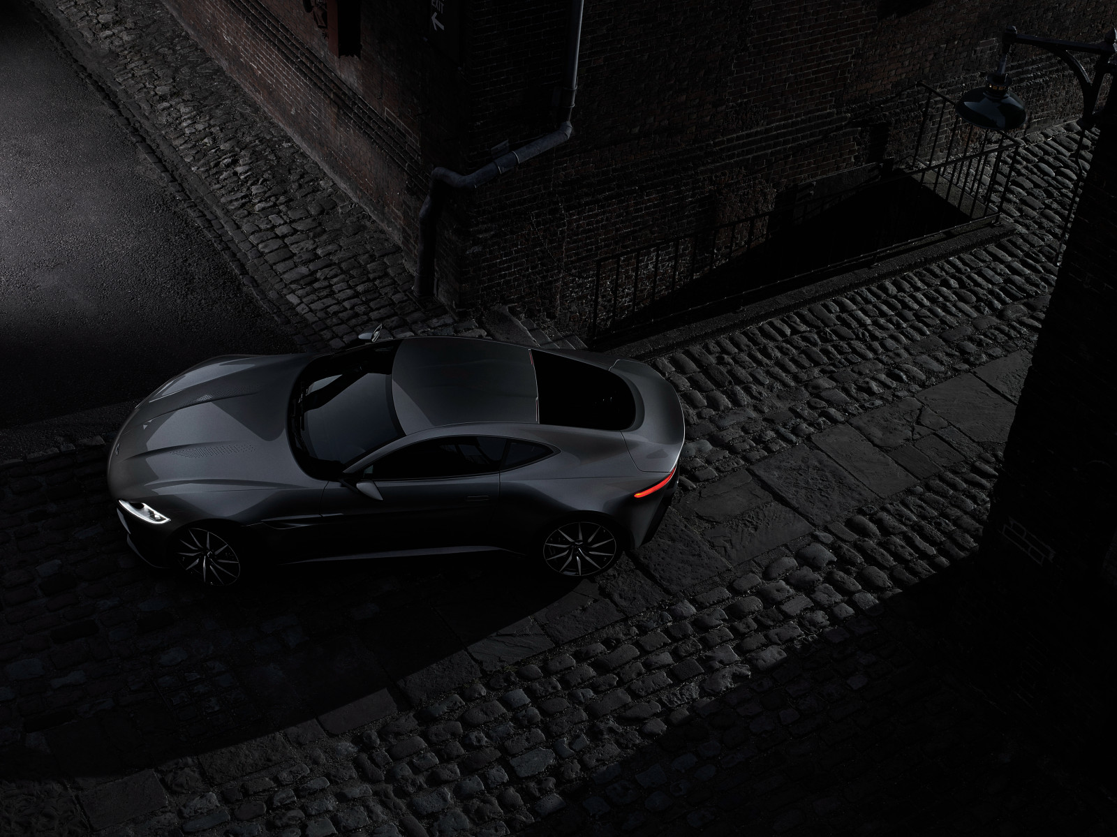zwart, monochroom, auto, voertuig, bovenaanzicht, band, Aston Martin, DB10, licht, wiel, duisternis, screenshot, computer wallpaper, zwart en wit, zwart-wit fotografie, automotive design, automotive exterior, auto make, bumper