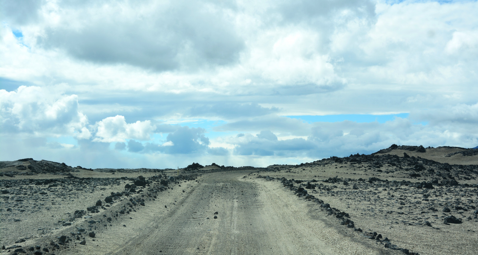 vej, himmel, Sky, infrastruktur, highland, horisont, meteorologisk fænomen, økoregion, Badlands, tur, landskab, jord, bakke, bjerg, plateau, vejbelægning, asfalt, almindeligt, Mark