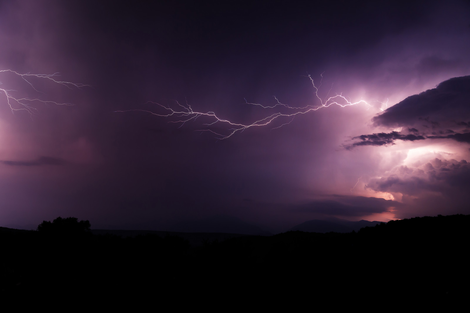 krajina, noc, nebe, Blesk, bouřka, večer, vítr, horizont, atmosféra, soumrak, hrom, půlnoc, mrak, strom, bouřka, tma, mraky, sud, ngc, orage, počítač tapeta, meteorologický jev, kupa, jev, nightshoot, Midi-Pyrénées, midi, Camon, Pyreneje, Tempete, Mirepoix