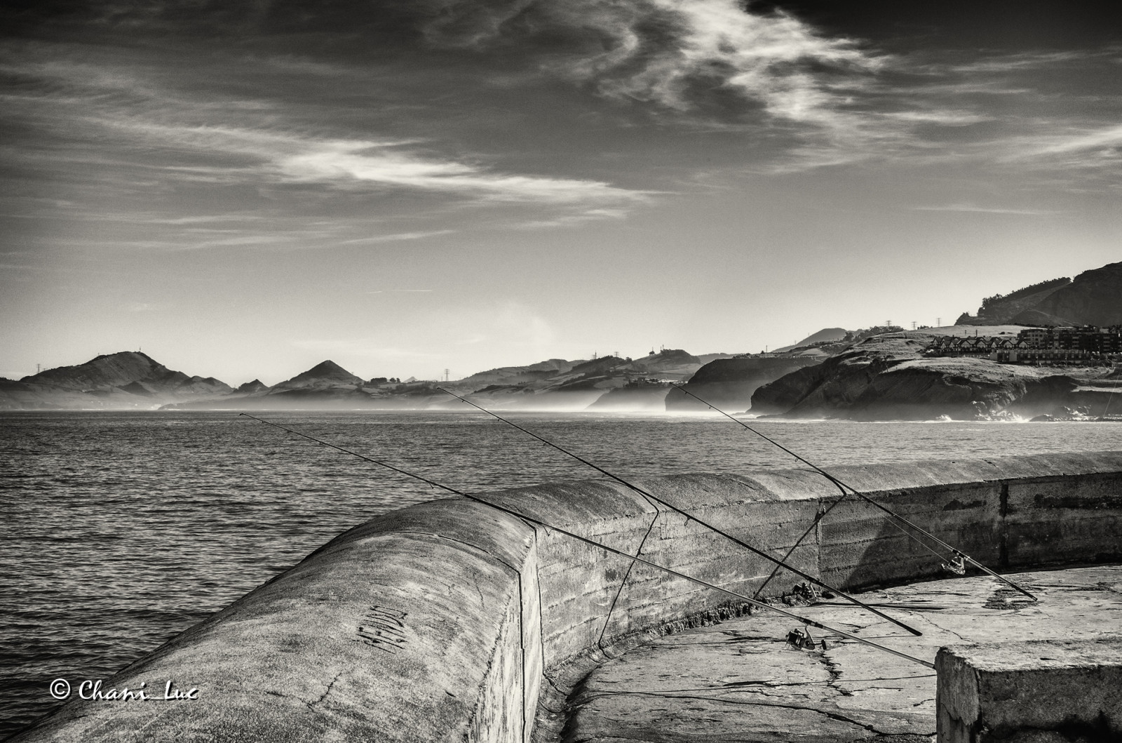 sollys, monokrom, hav, Bugt, vand, klippe, natur, kyst, afspejling, strand, kyst, horisont, skumring, 2015, Cantabria, Bilbao, Sky, daggry, ocean, bølge, D5100, Espana, atmosfærisk fænomen, sort og hvid, monokrom fotografering, krop af vand, vind-bølge, castrourdiales