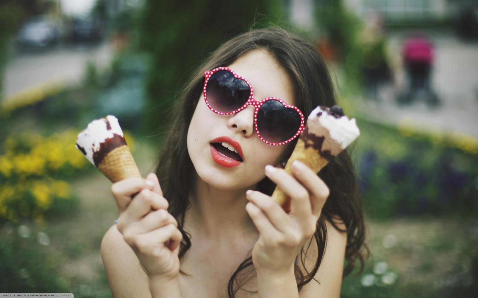 Wallpaper 2560x1600 px, ice cream, red lipstick, sunglasses