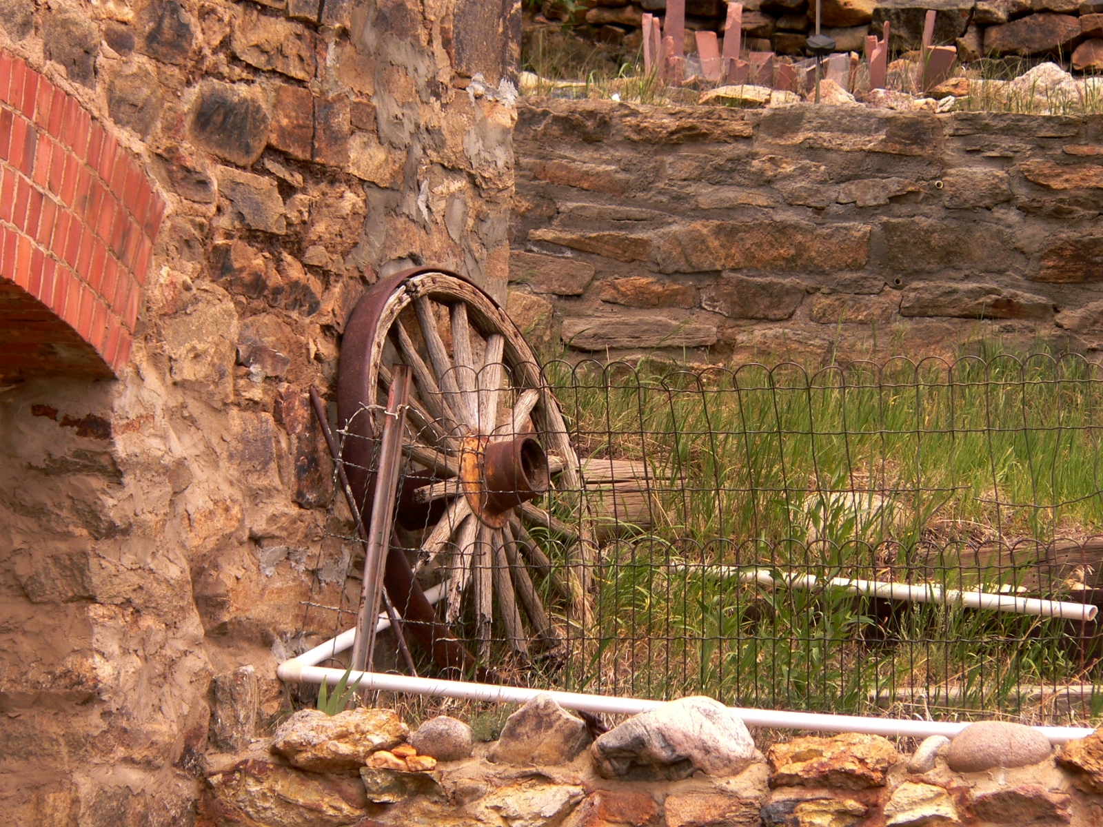 starý, oranžový, Cihlový, opuštěný, kámen, rozklad, venkovský, ploty, rezavý, Panasonic, kolo vagónu, HFF, Ghosttowns, rustcrust, happyfencefriday